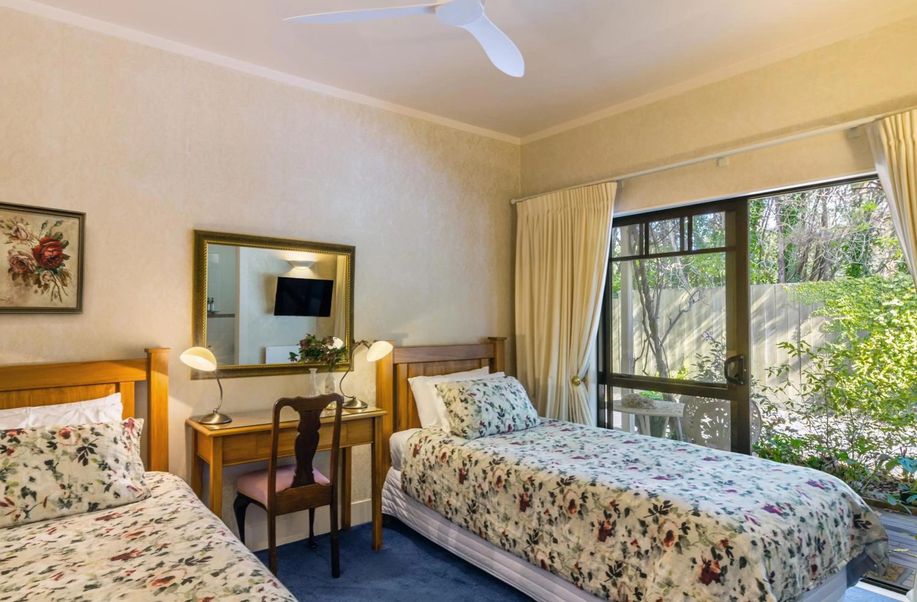 Bedroom, Bed in Olive Rabbit - Boutique Bed & Breakfast