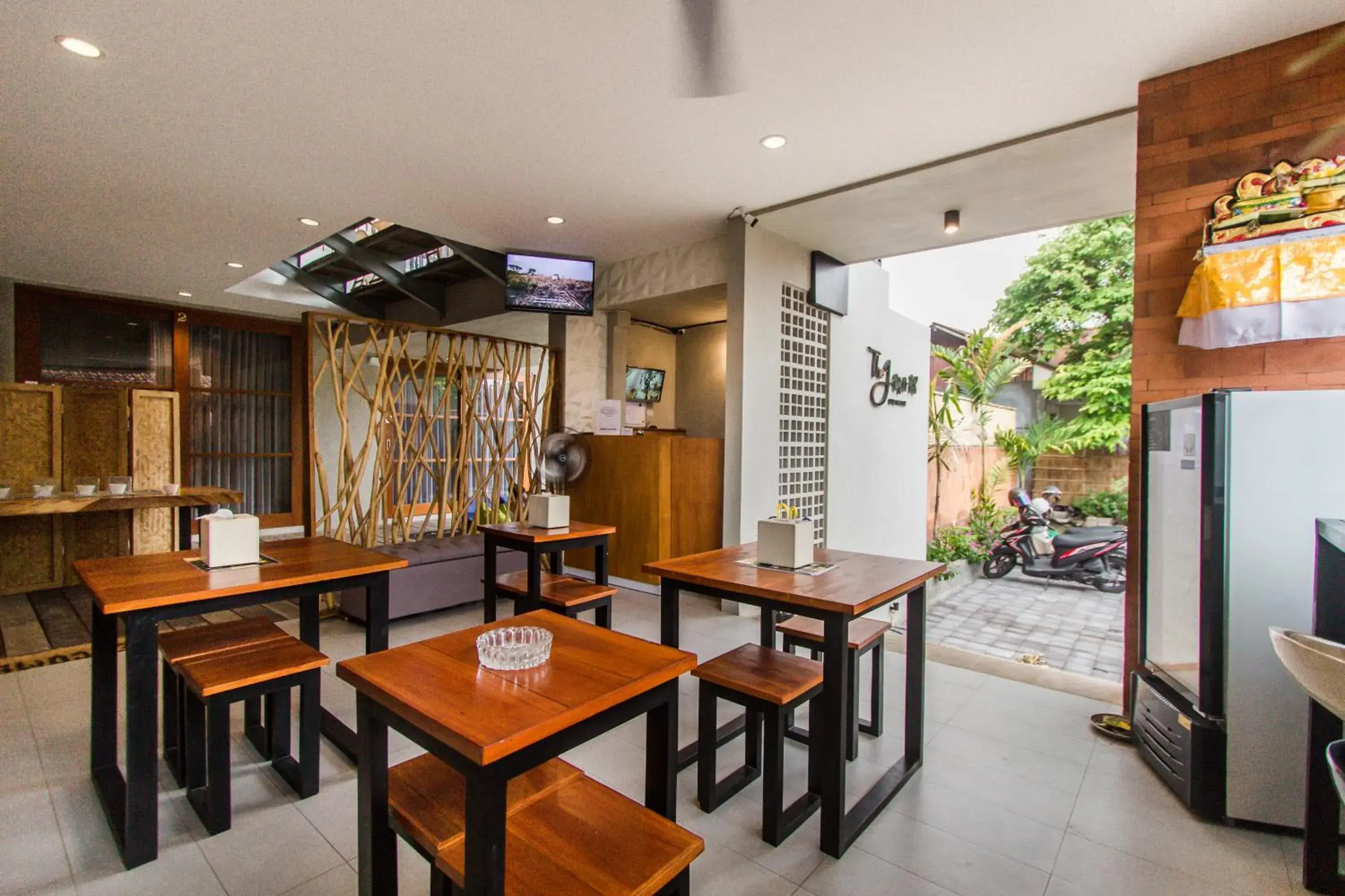 Restaurant/places to eat in The jero 18 kuta guest house Restaurant/places to eat in The jero 18 kuta guest house