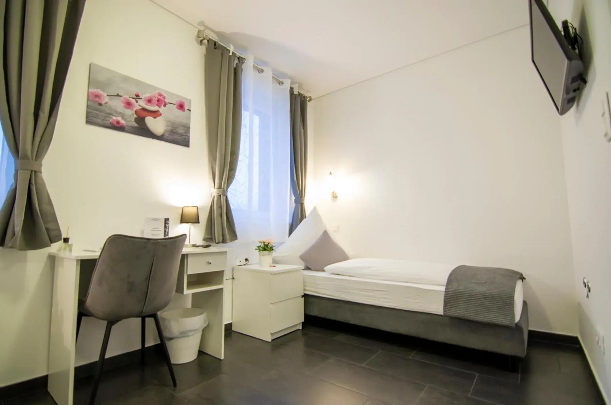 Standard Twin Room - single occupancy in Hotel L201 - 24h self-check in Standard Twin Room - single occupancy in Hotel L201 - 24h self-check in