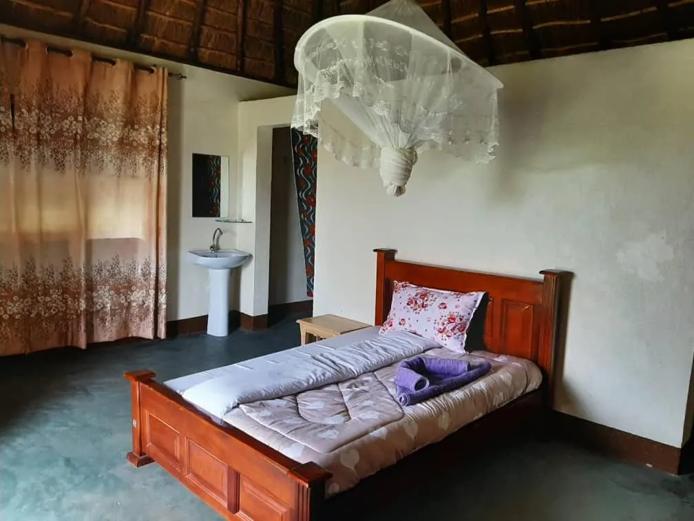 Bedroom, Bed in Tangi Safari Lodge