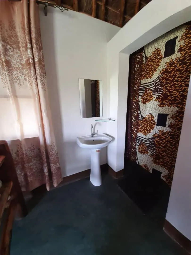 Bathroom in Tangi Safari Lodge