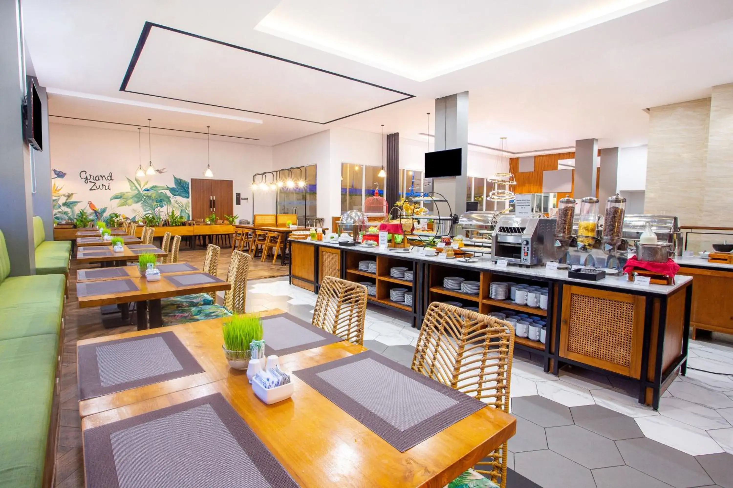 Restaurant/places to eat in Grand Zuri Ketapang Restaurant/places to eat in Grand Zuri Ketapang