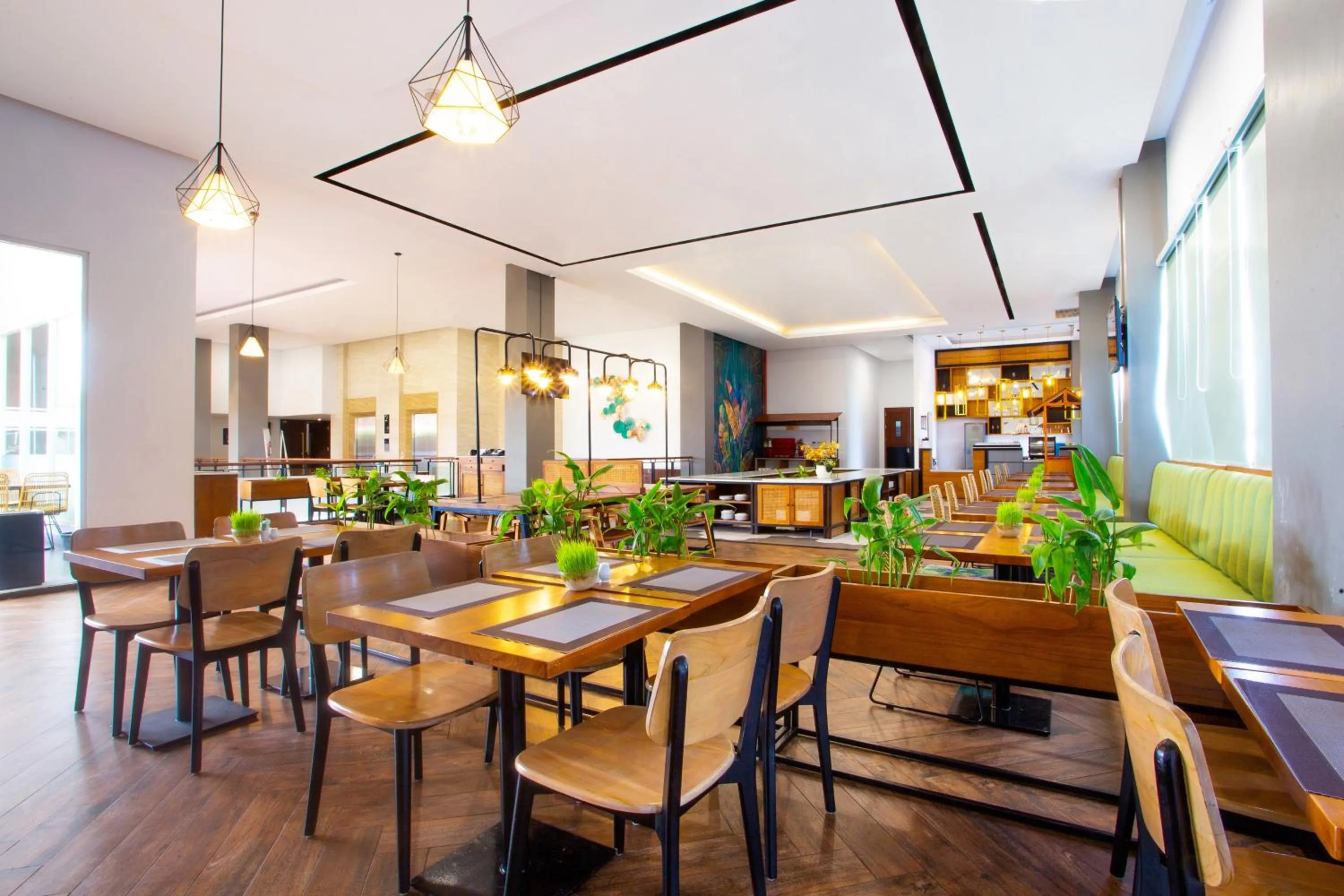 Restaurant/places to eat in Grand Zuri Ketapang