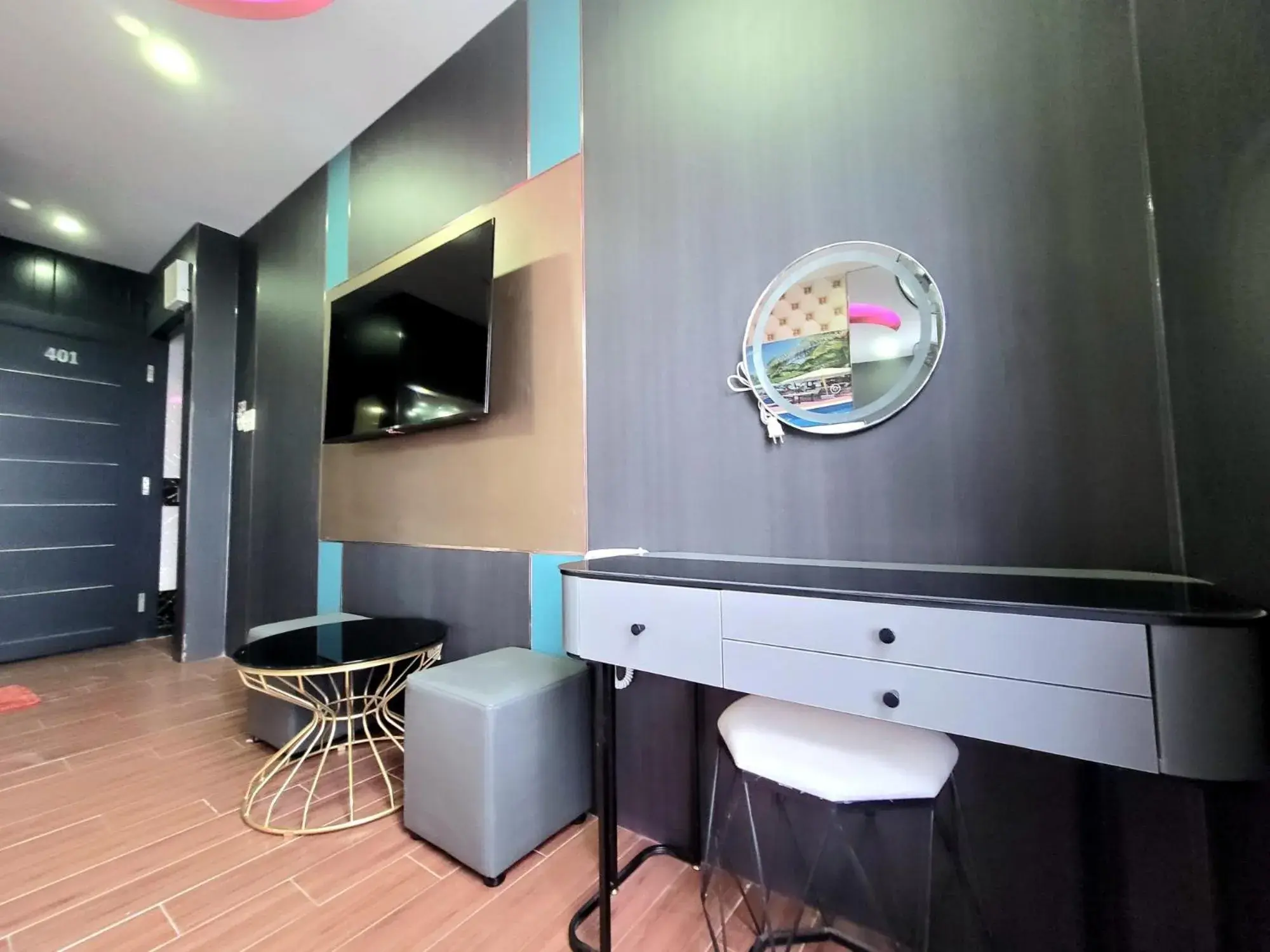 TV and multimedia in Thiem Thanh Hotel TV and multimedia in Thiem Thanh Hotel