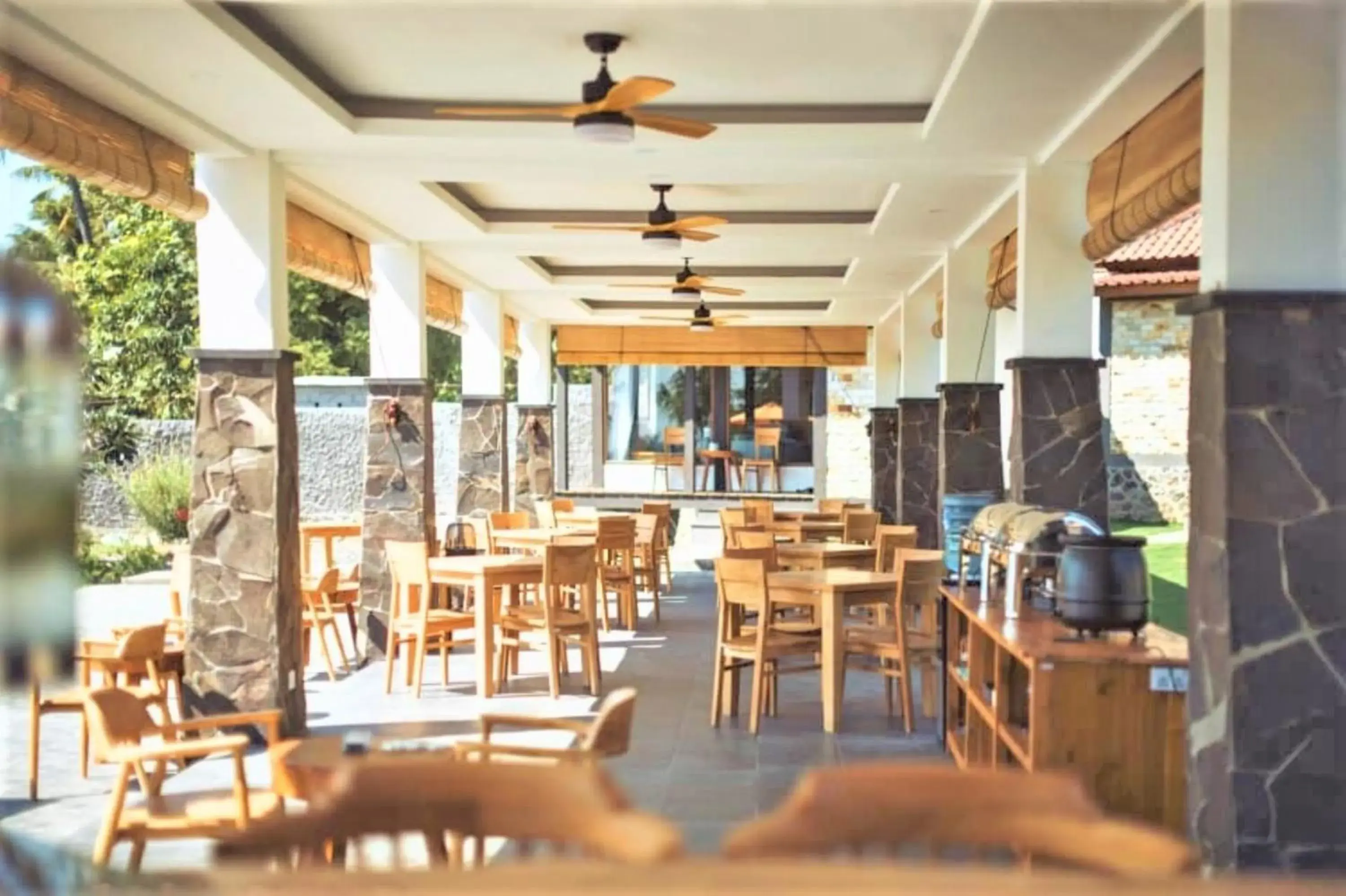 Restaurant/places to eat in Hi Blue Bali Melasti Dive Resort Restaurant/places to eat in Hi Blue Bali Melasti Dive Resort