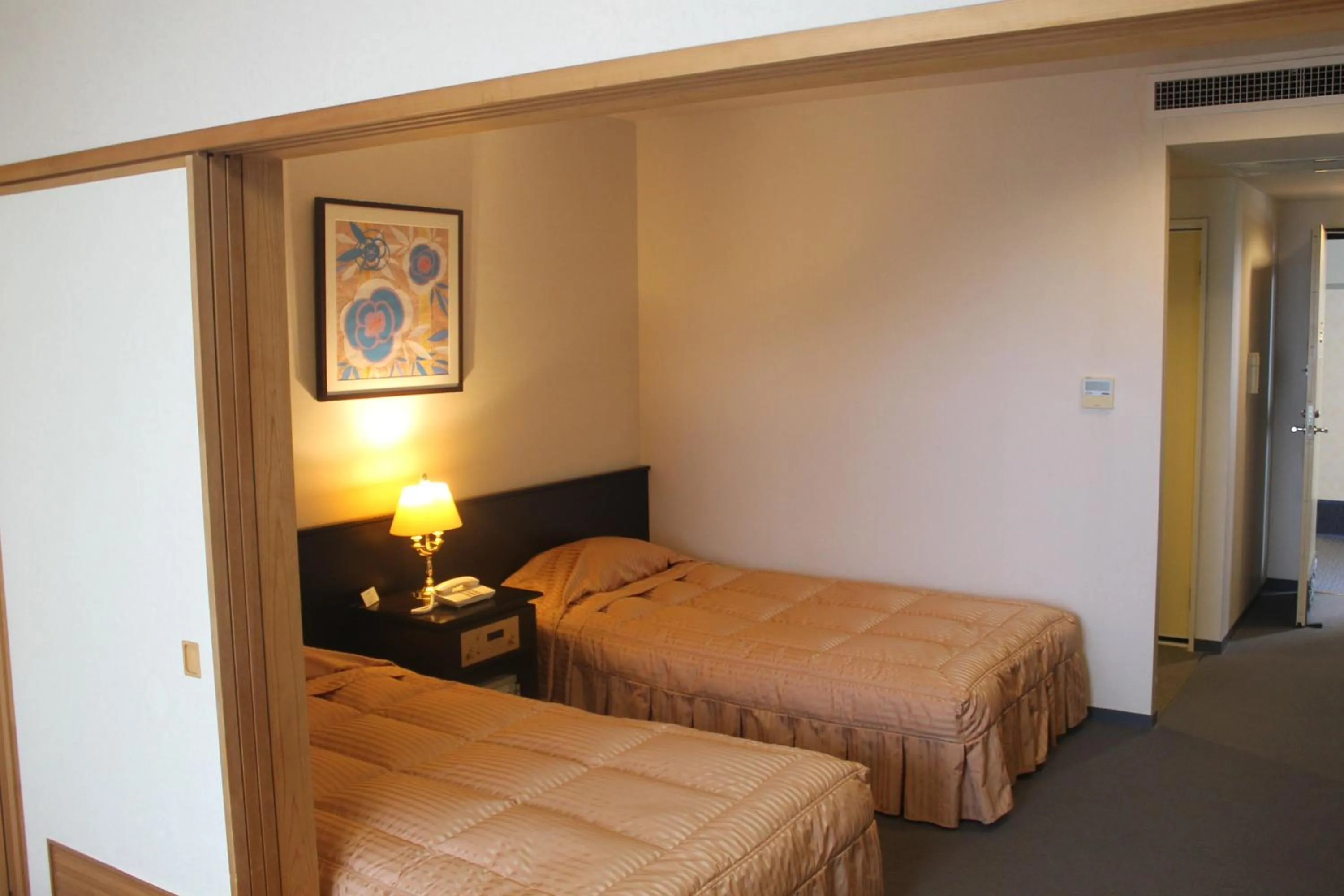 Photo of the whole room, Bed in The Gran Resort Oumi Maiko