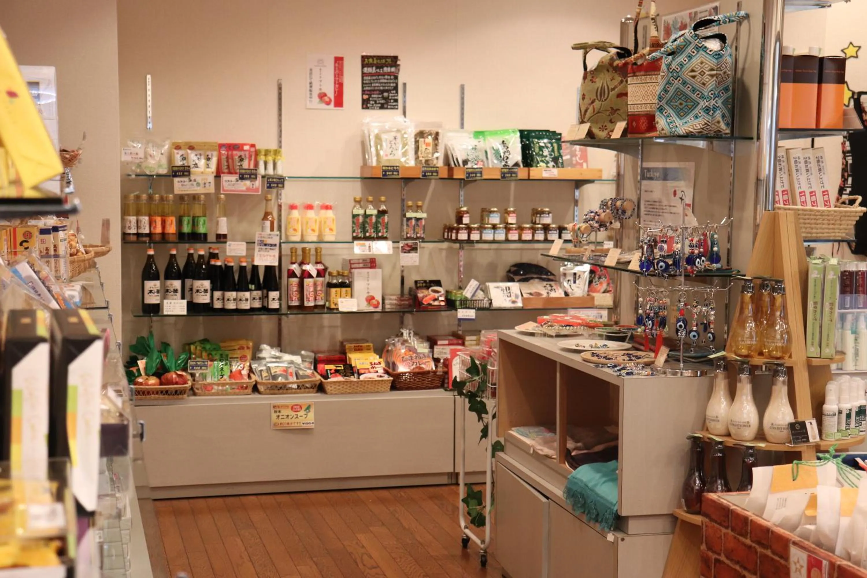 On-site shops in The Gran Resort Elegante Awajishima