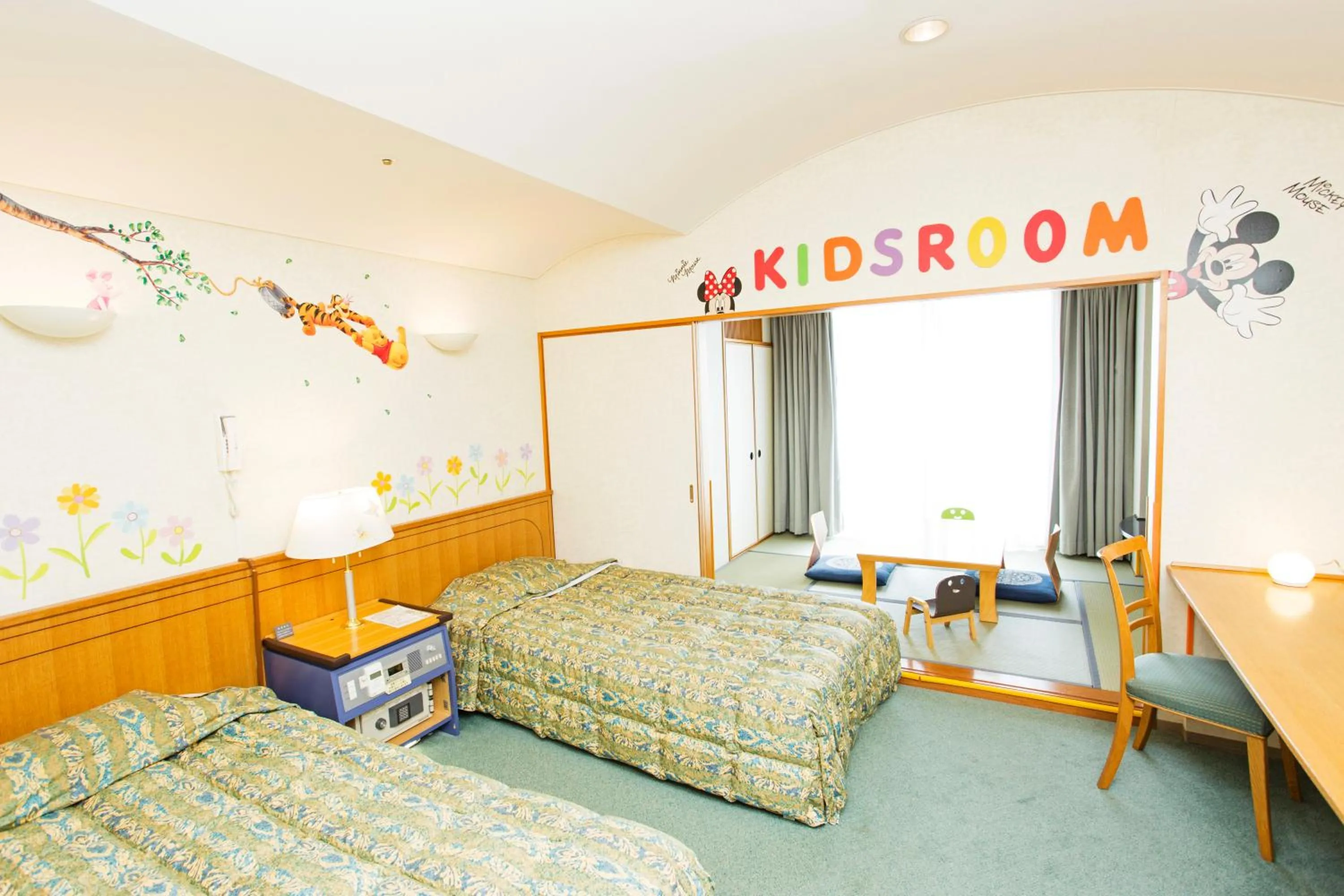 Bed in The Gran Resort Elegante Awajishima