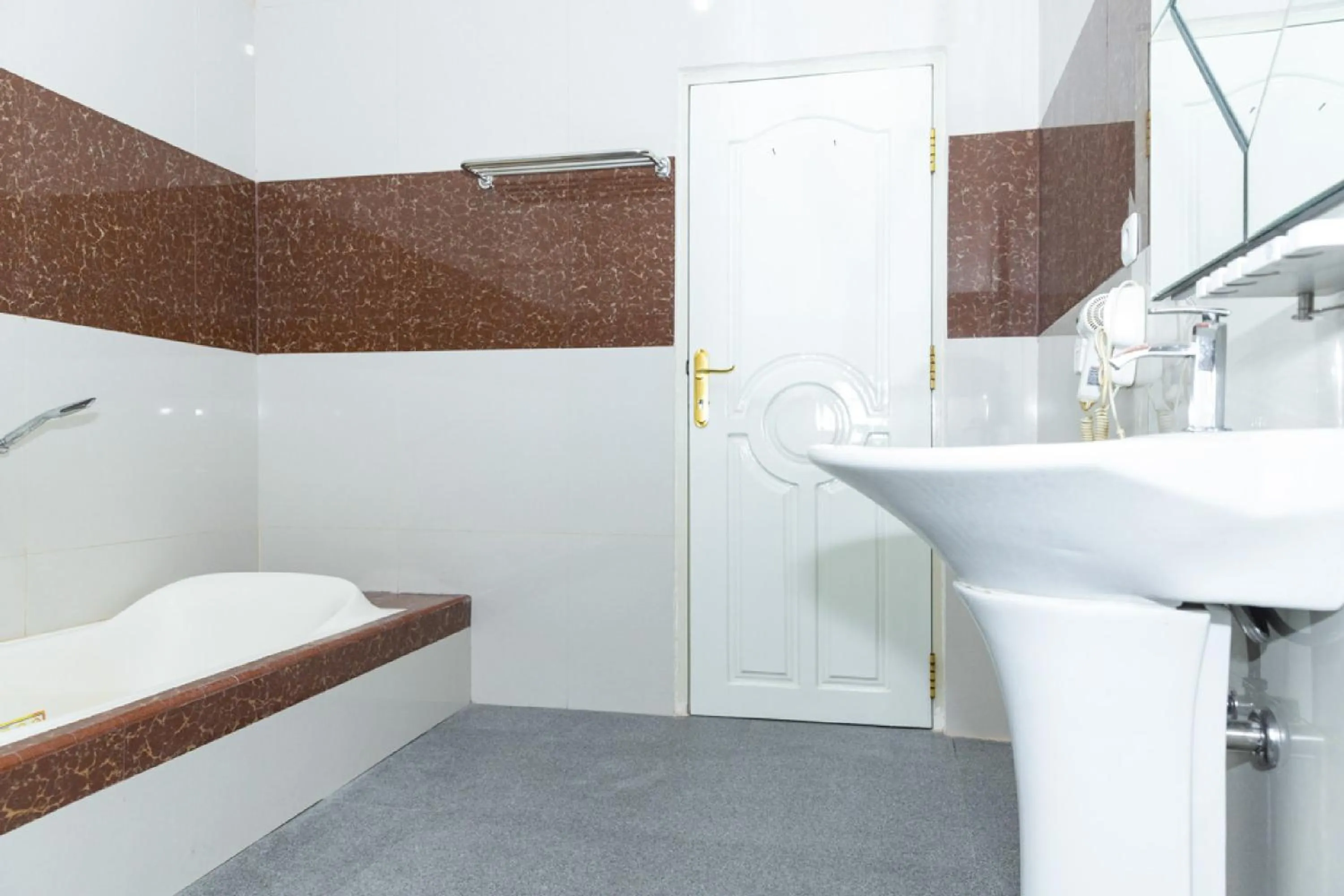 Bathroom in RedDoorz Premium @ Sea Residence Manado