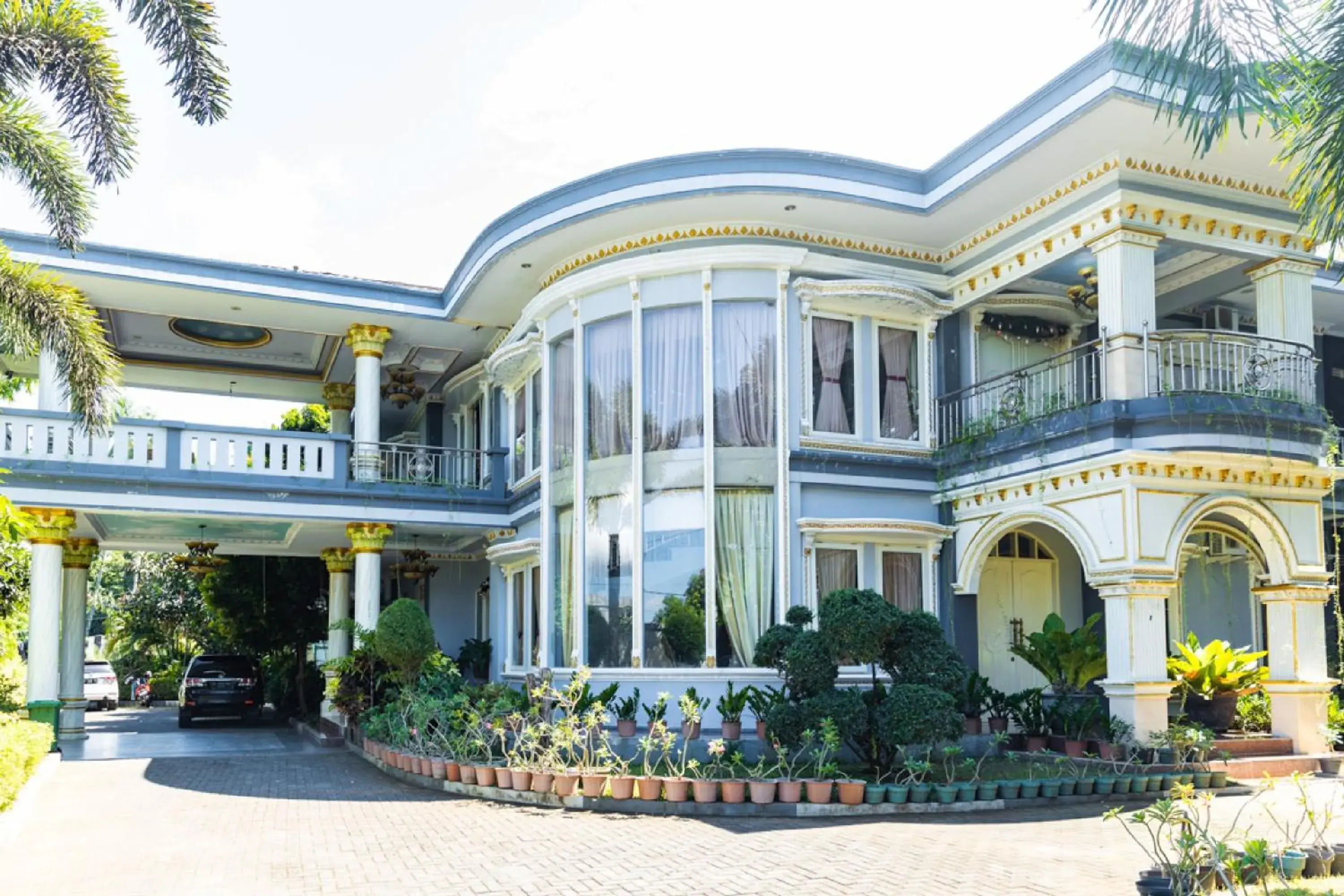 Property building in RedDoorz Premium @ Sea Residence Manado Property building in RedDoorz Premium @ Sea Residence Manado