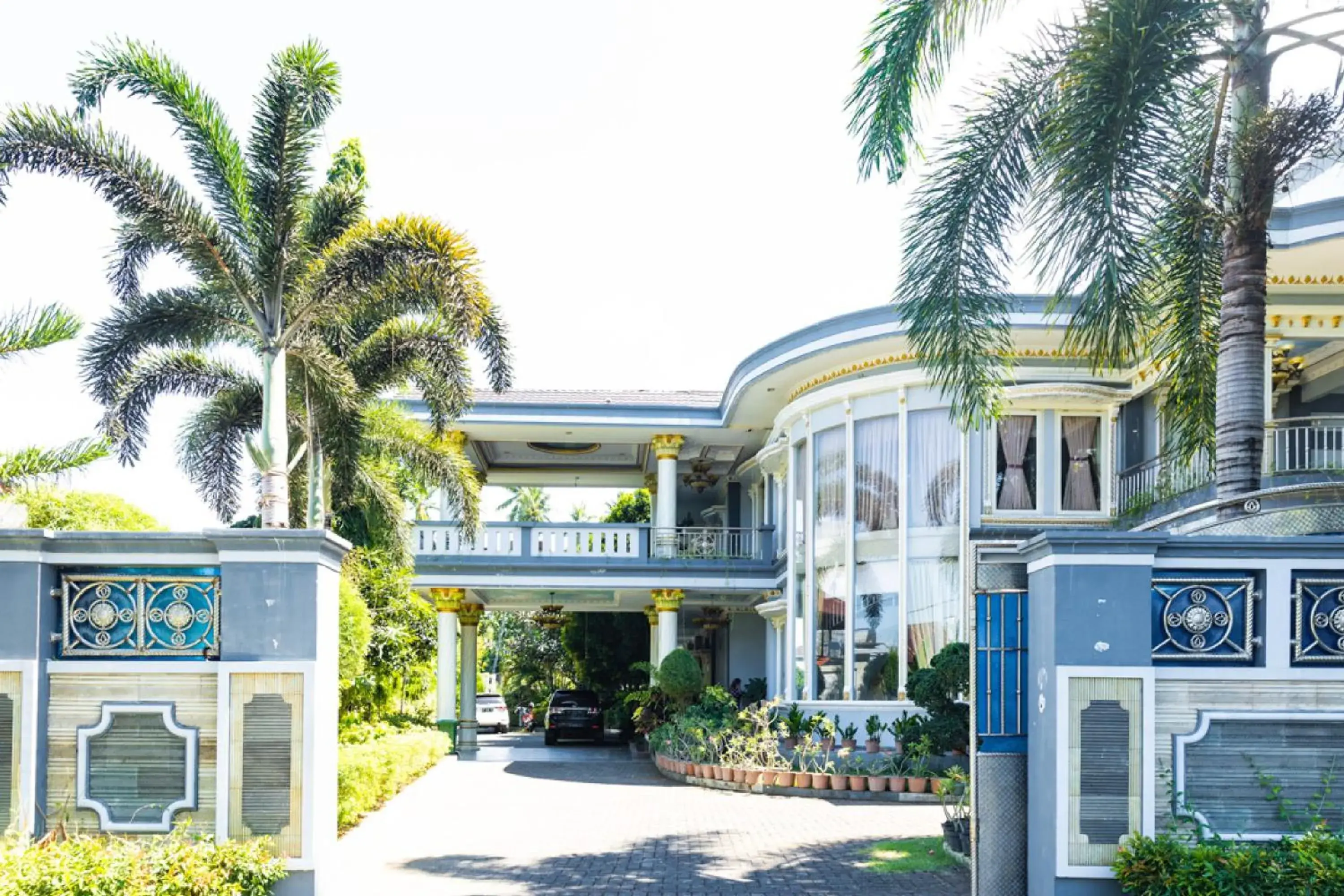 Property building in RedDoorz Premium @ Sea Residence Manado Property building in RedDoorz Premium @ Sea Residence Manado