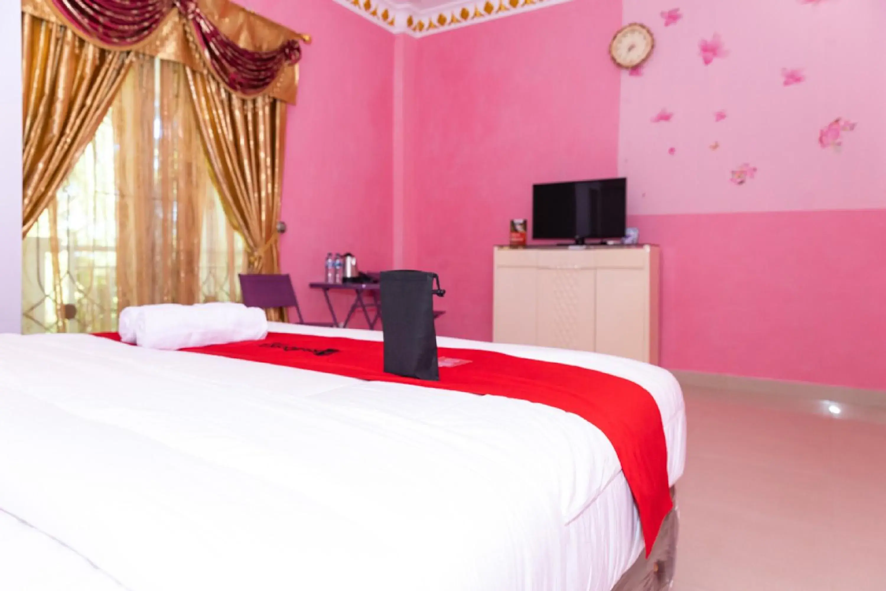Bedroom, Bed in RedDoorz Premium @ Sea Residence Manado Bedroom, Bed in RedDoorz Premium @ Sea Residence Manado