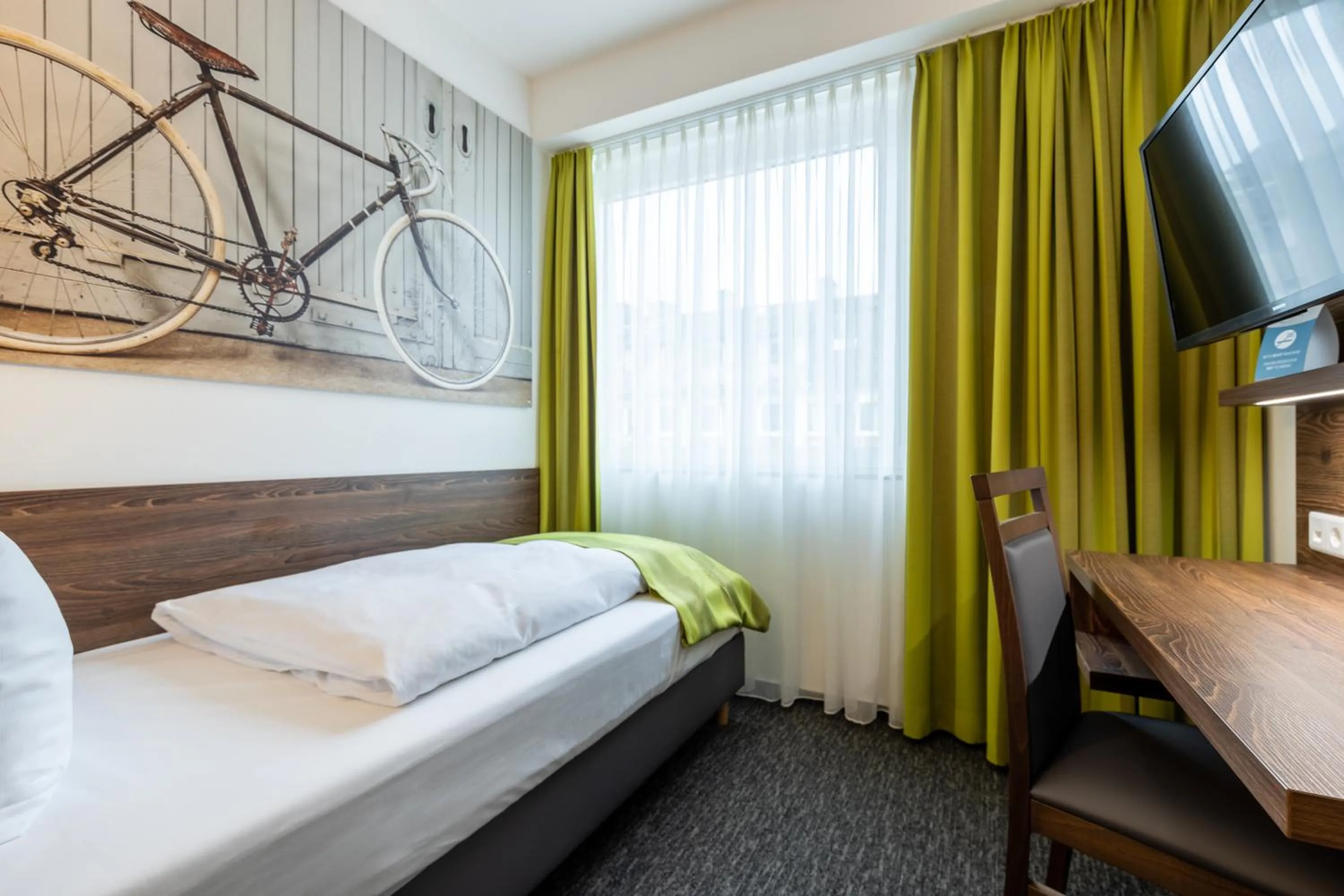 Photo of the whole room, Bed in Trip Inn Hotel Münster City
