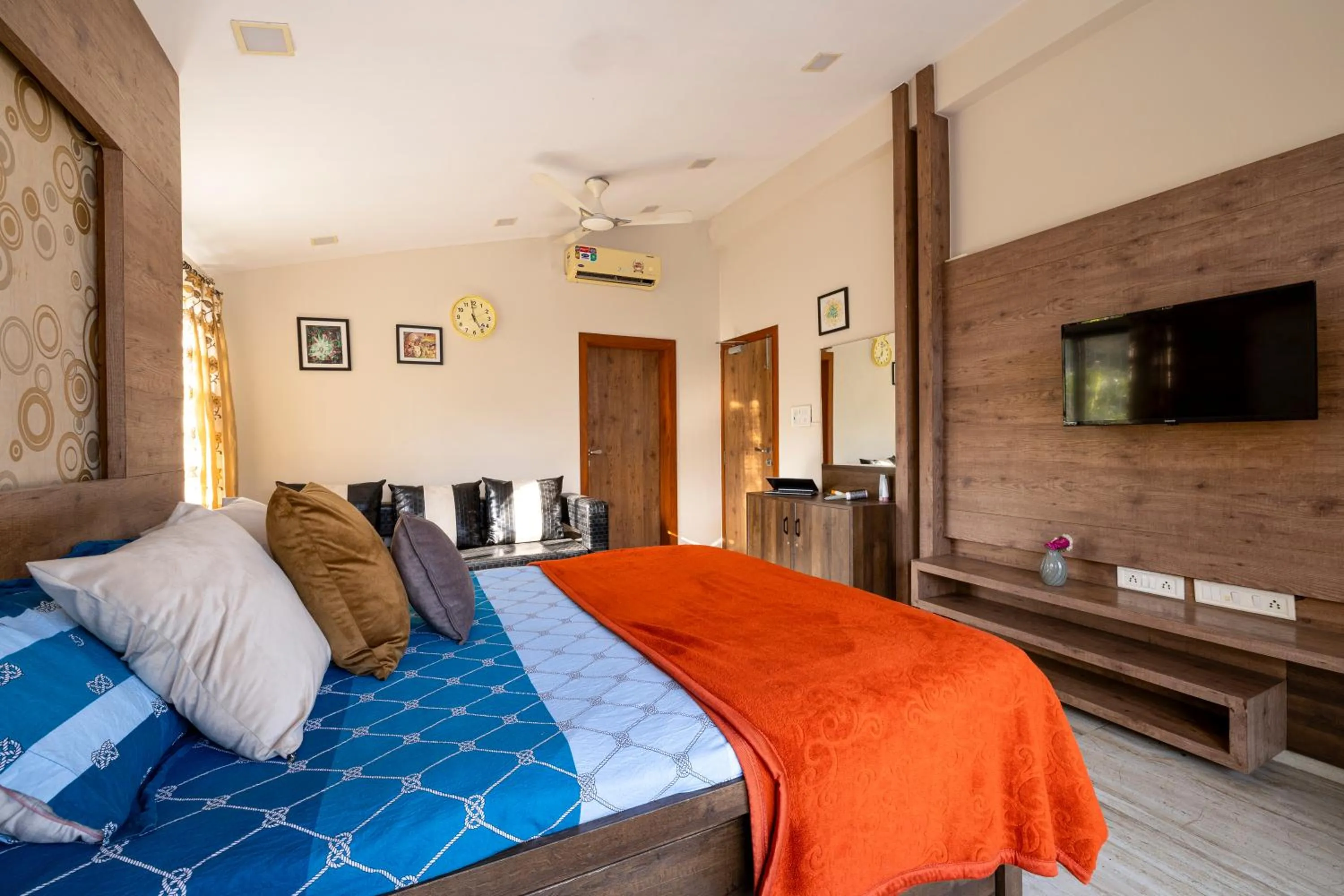 Bed in Geeta Bhawan Villa