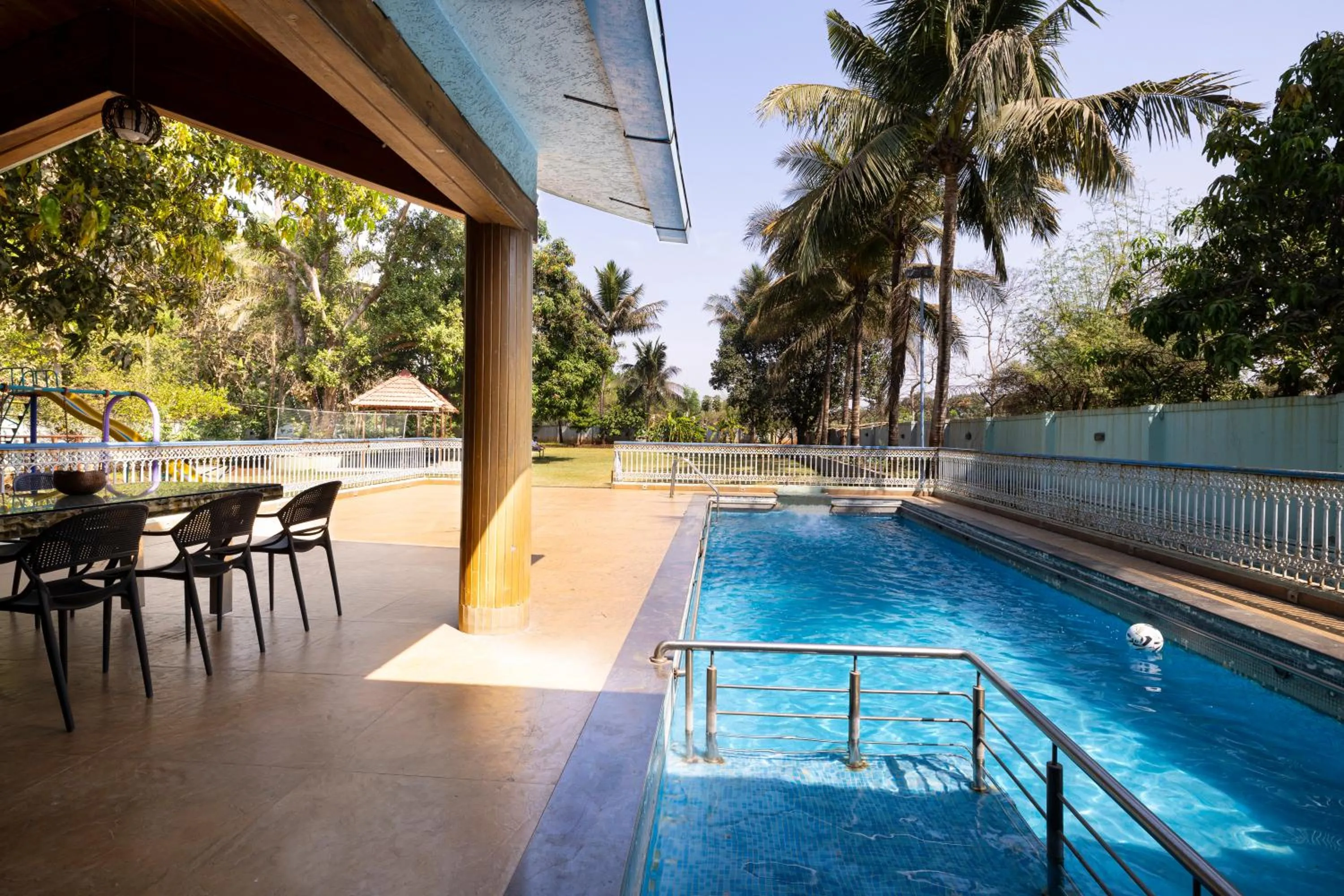 Swimming pool in Geeta Bhawan Villa