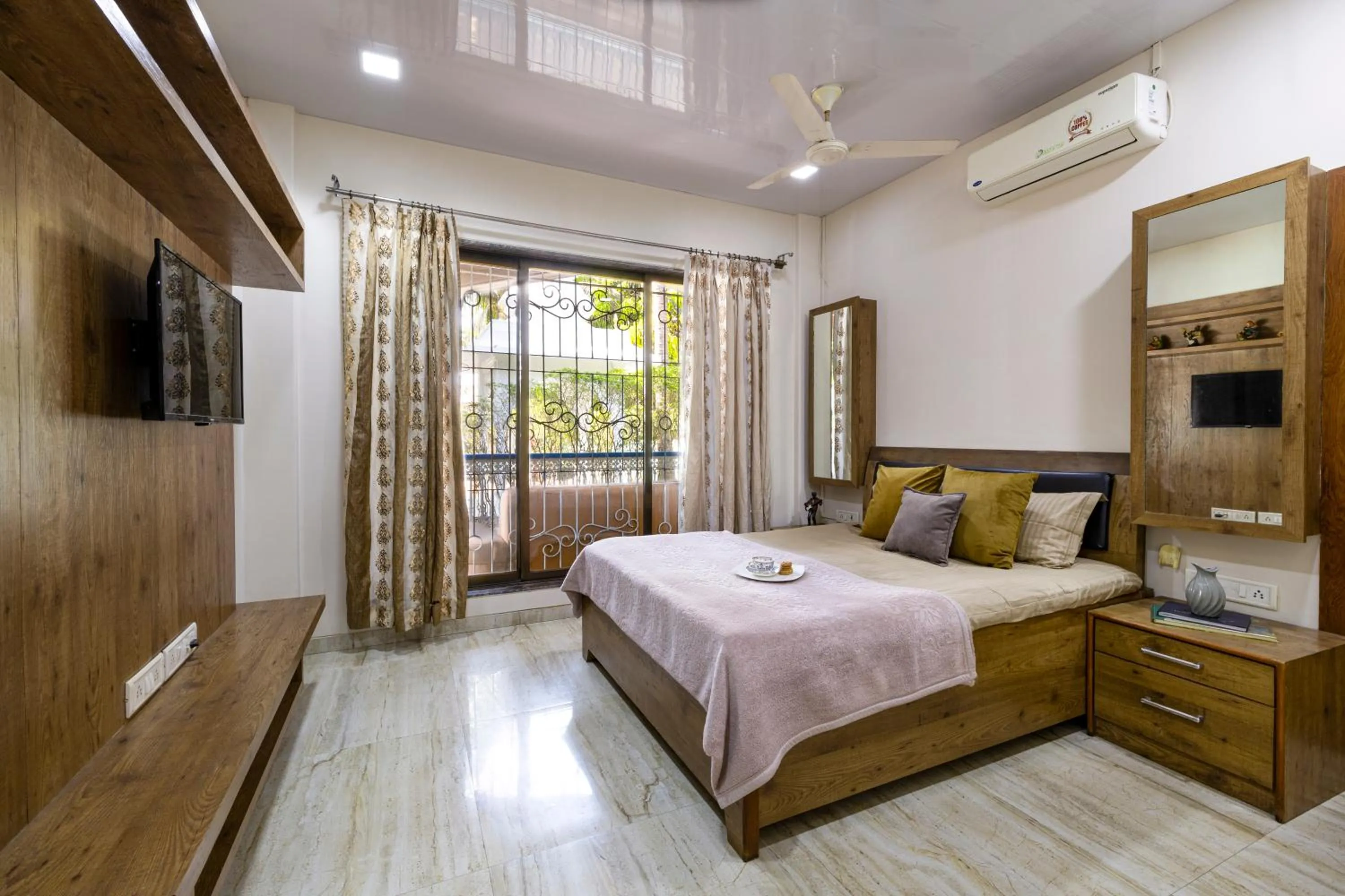 Bedroom, Bed in Geeta Bhawan Villa
