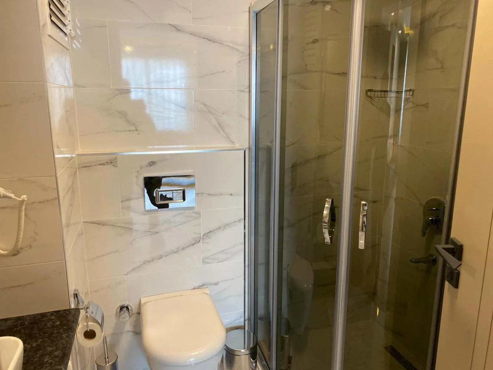 Bathroom in Golden World Suite Hotel