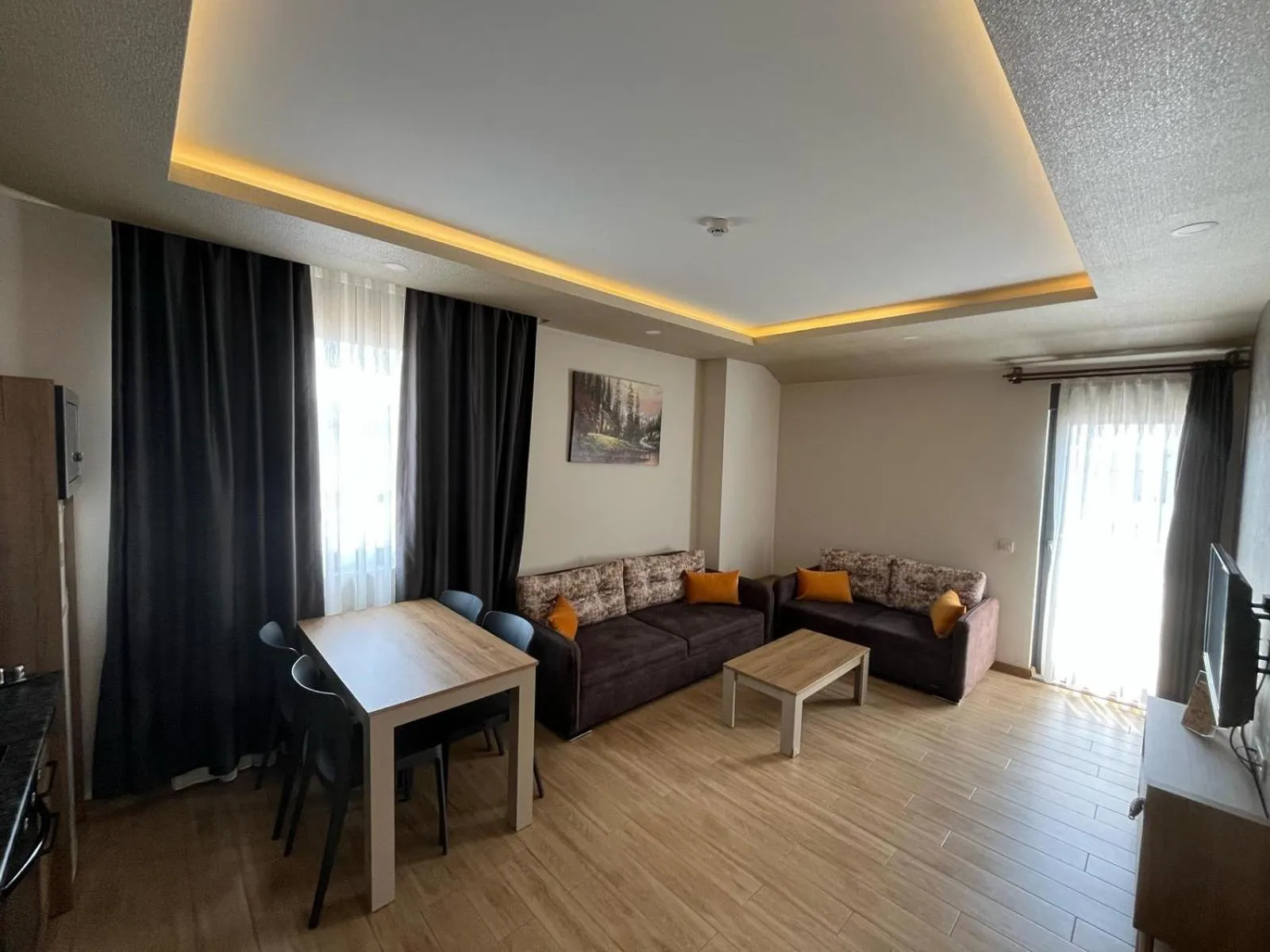 Golden World Suite Hotel