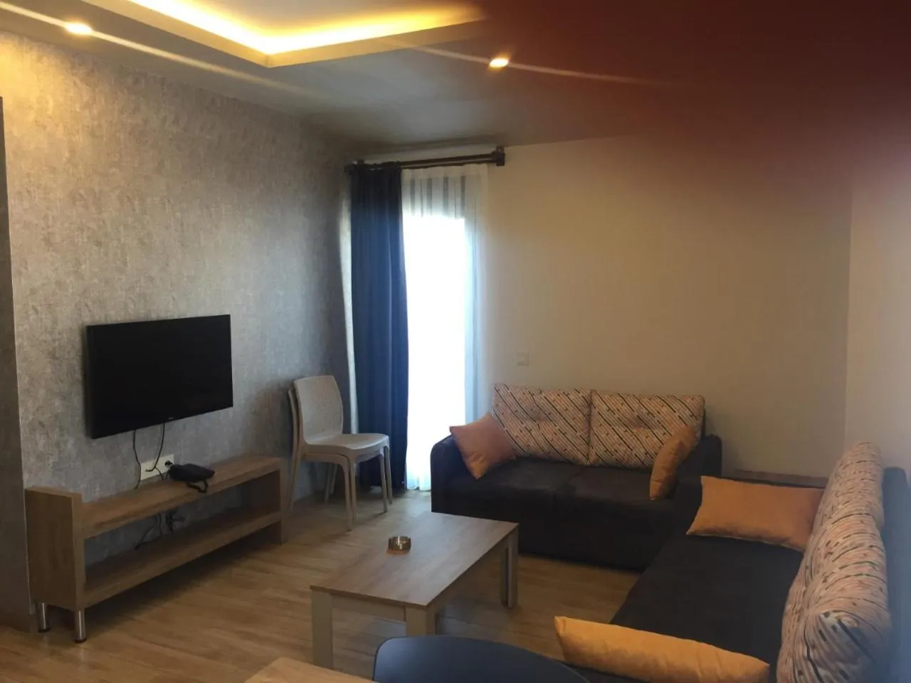 Communal lounge/ TV room in Golden World Suite Hotel