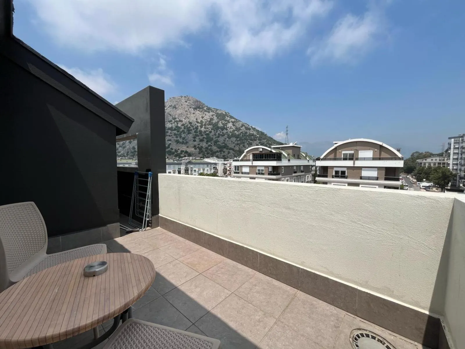 Golden World Suite Hotel