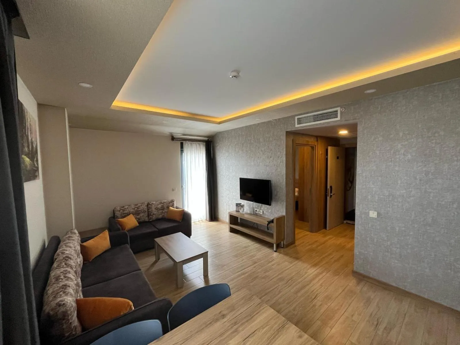 Golden World Suite Hotel