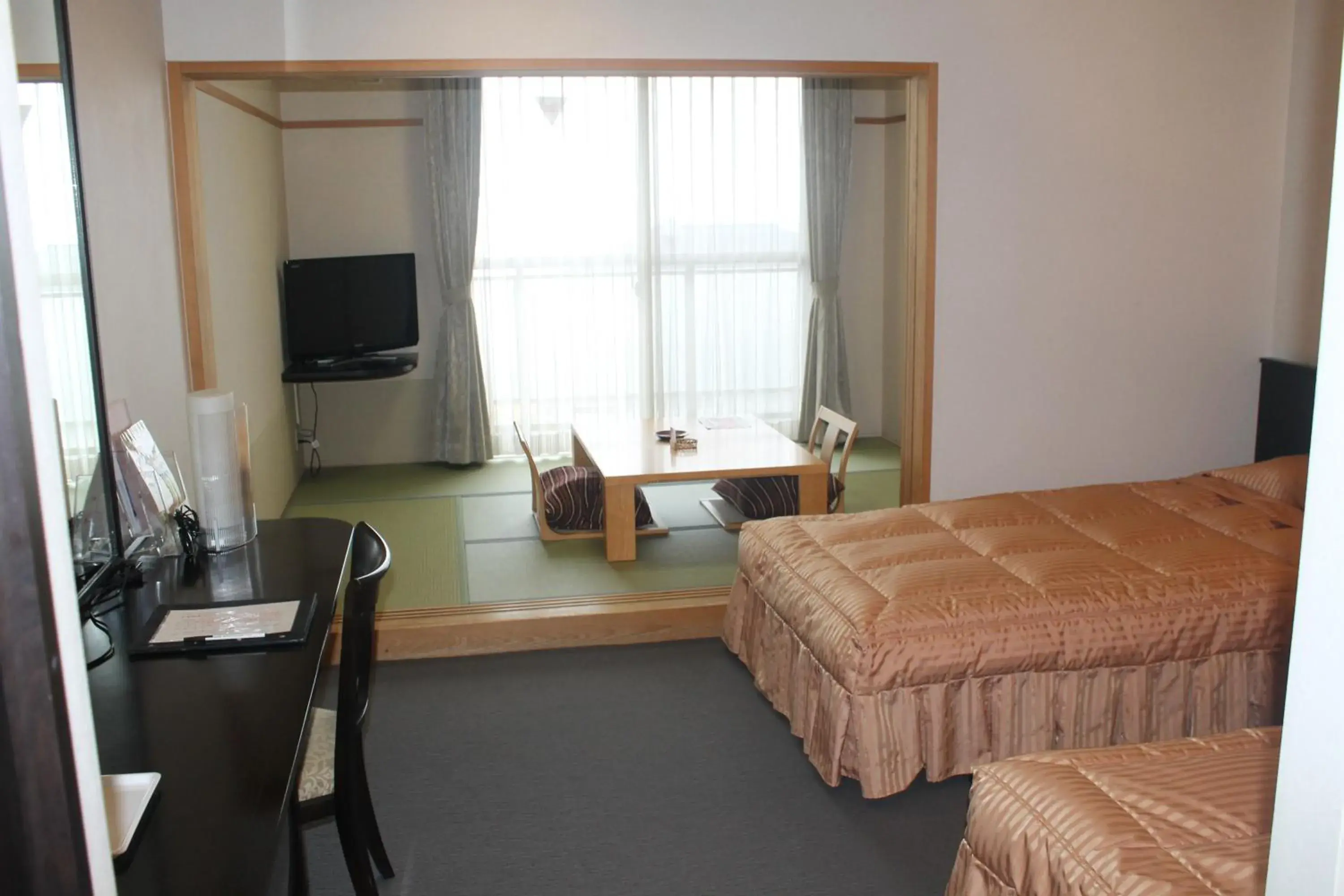 Photo of the whole room, Bed in The Gran Resort Elegante Atami Photo of the whole room, Bed in The Gran Resort Elegante Atami