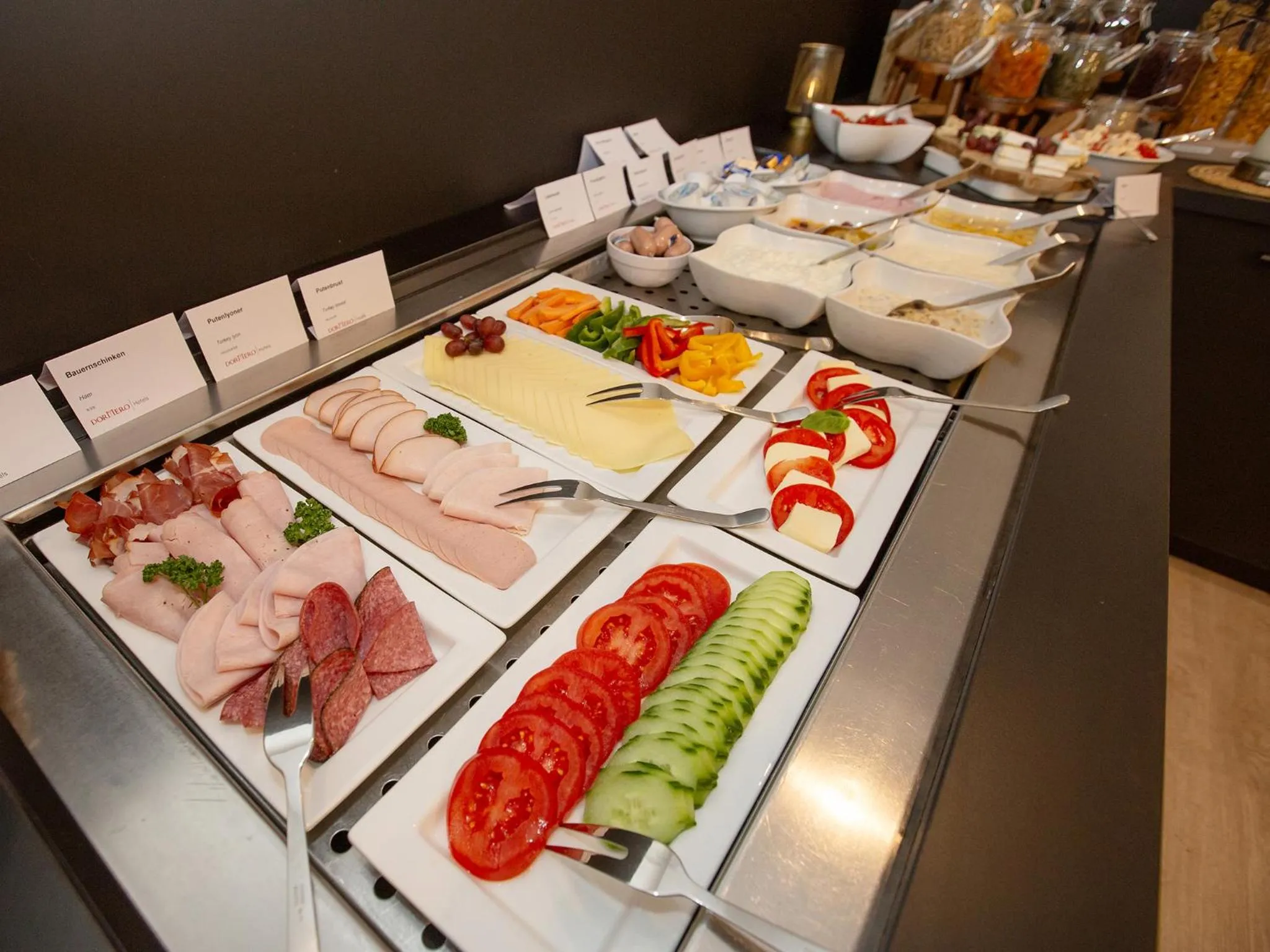 Buffet breakfast in Parkhotel Prinz Carl