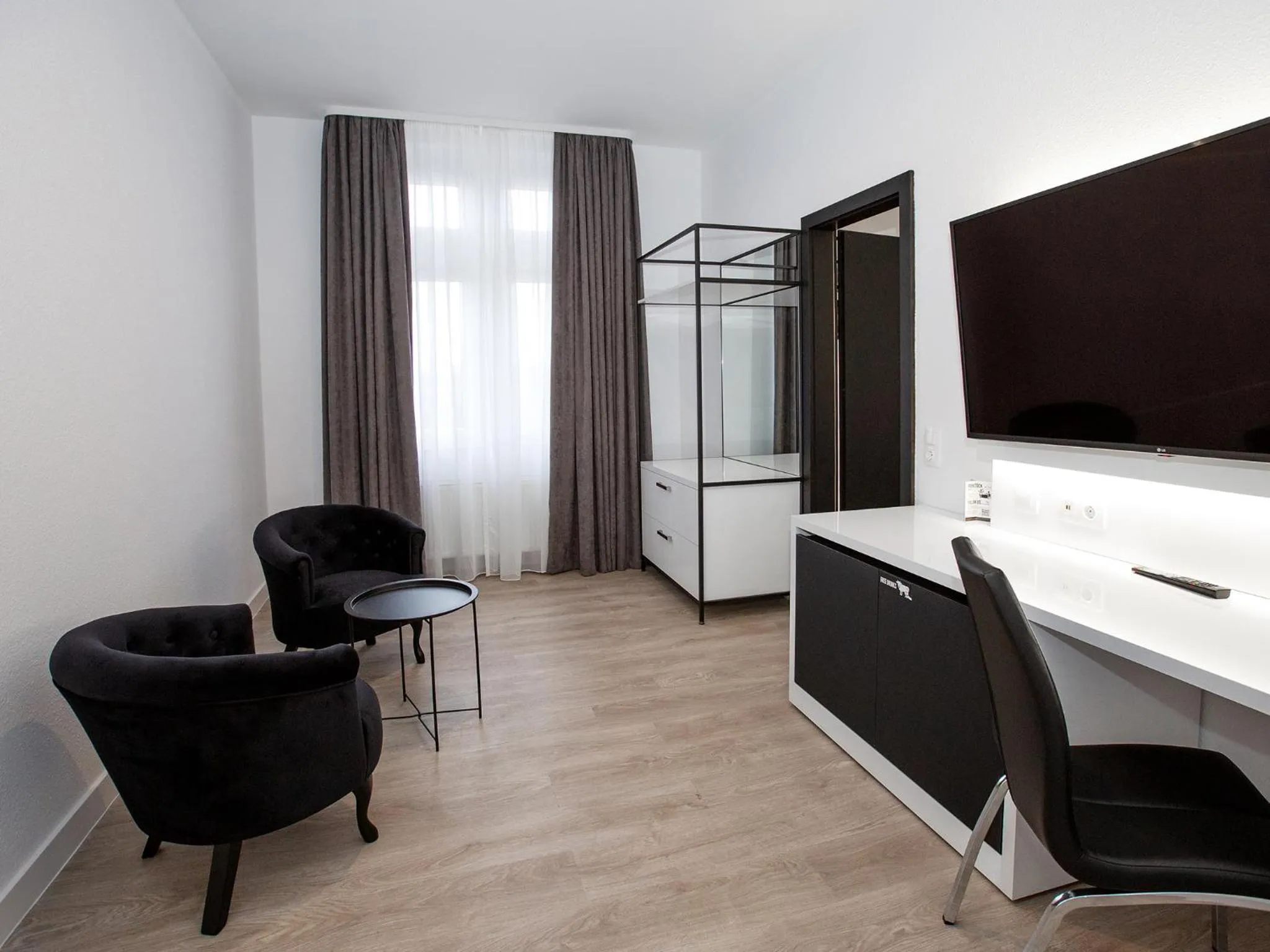 Photo of the whole room, TV/Entertainment Center in Parkhotel Prinz Carl