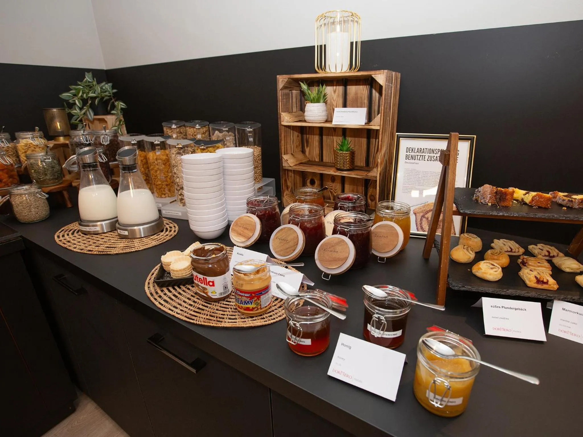 Buffet breakfast in Parkhotel Prinz Carl