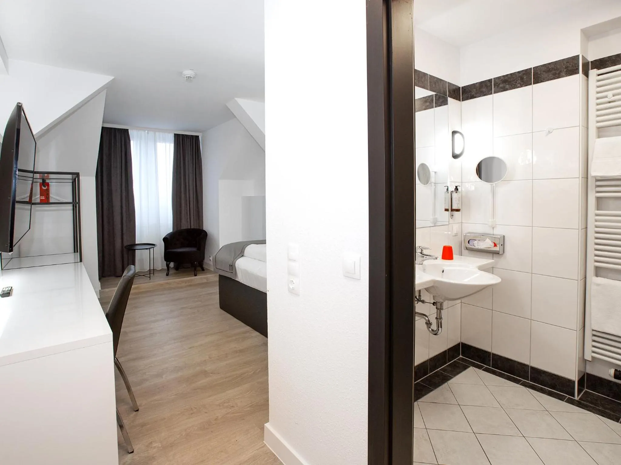 Photo of the whole room, Bed in Parkhotel Prinz Carl