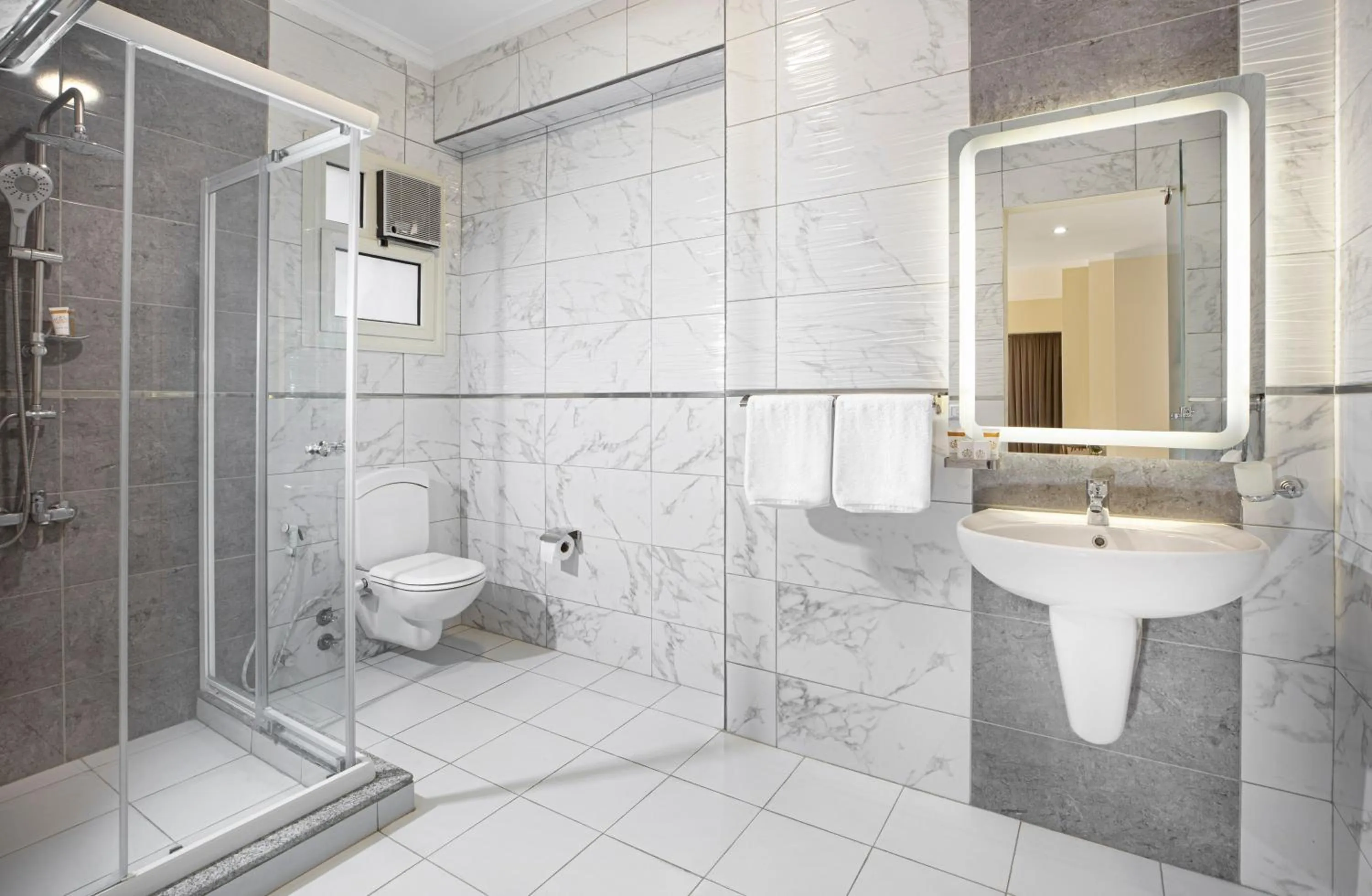 Shower in Vibotel Residence Hotel Apartments