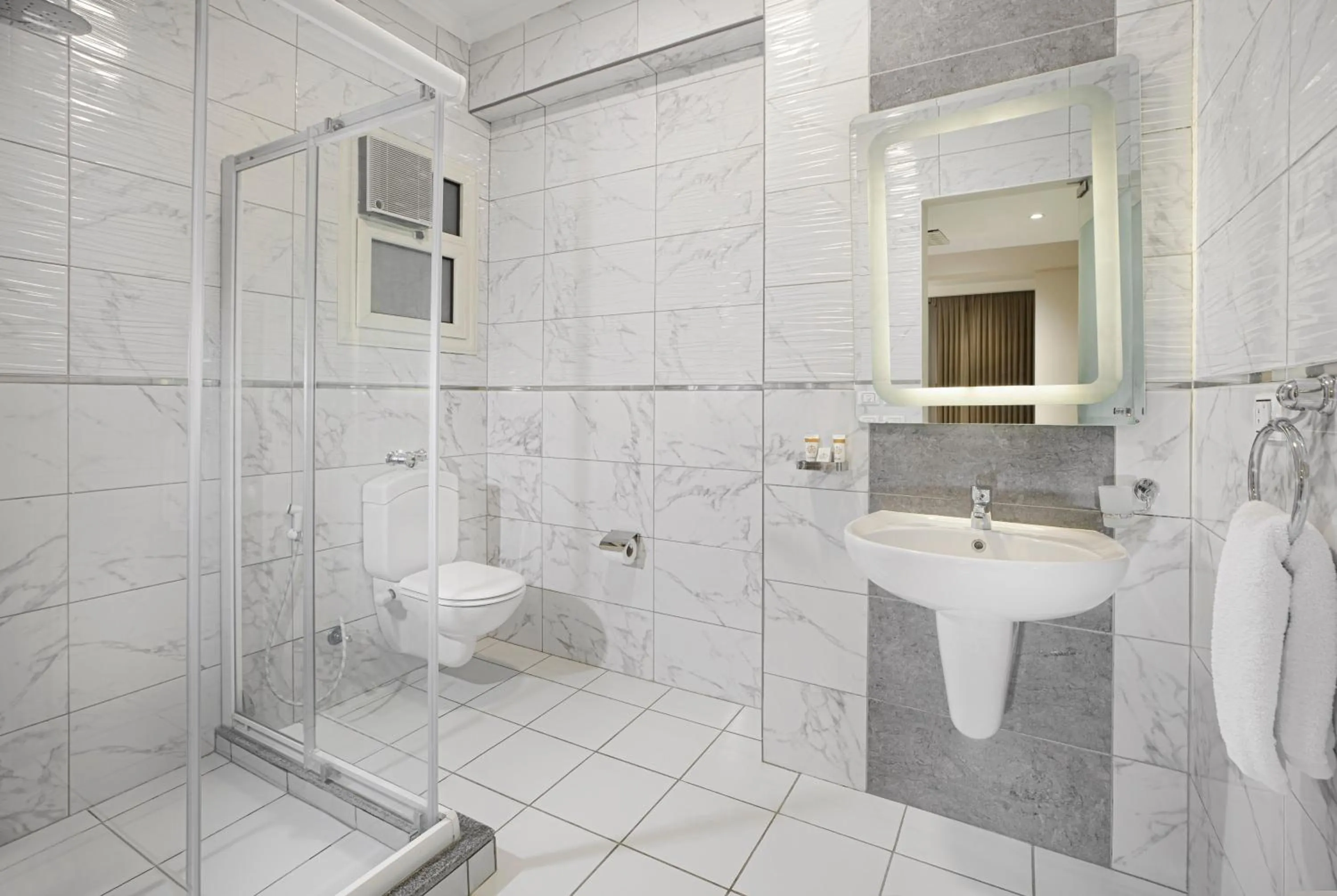 Shower in Vibotel Residence Hotel Apartments