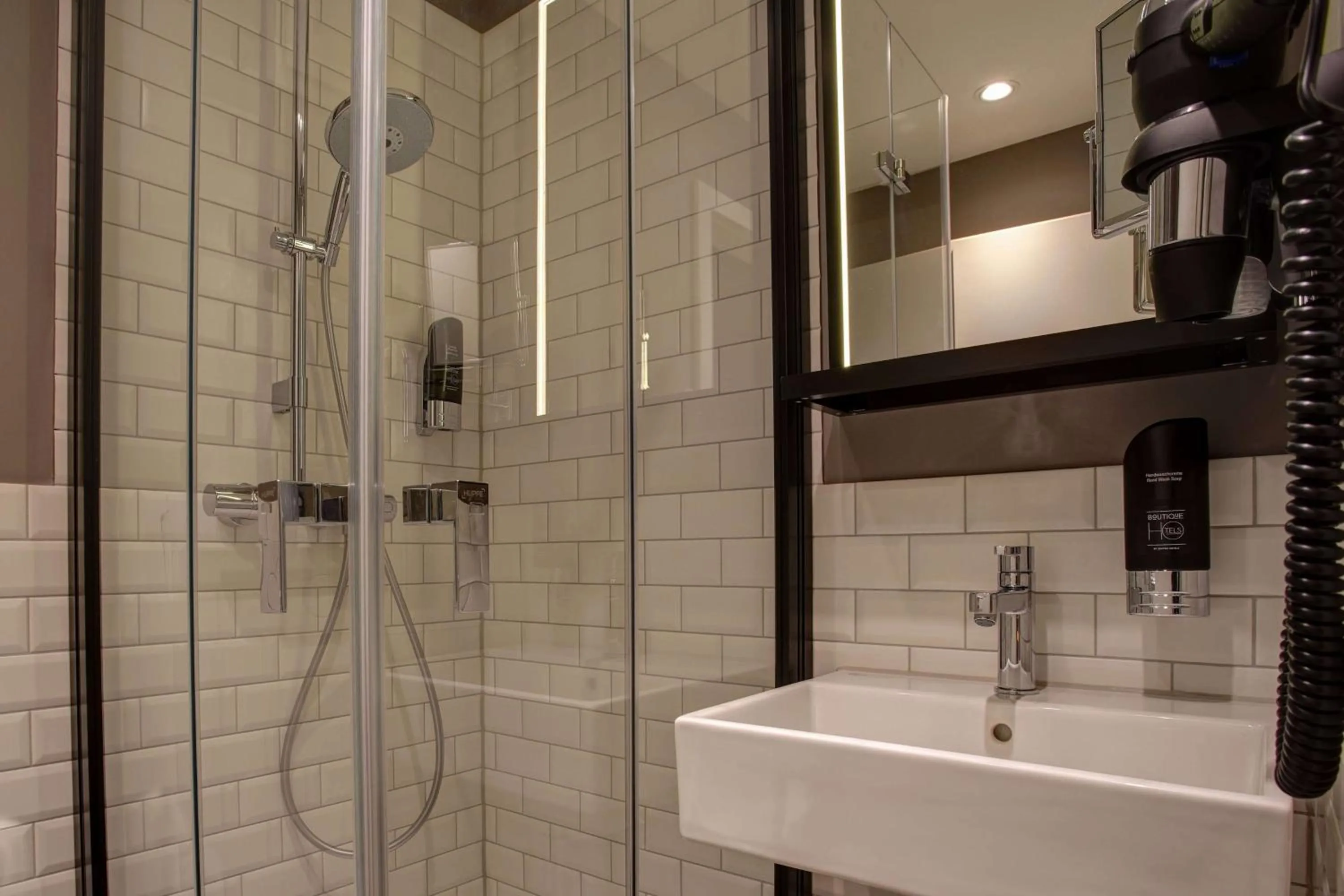 Photo of the whole room in Vienna House Easy by Wyndham Hamburg City