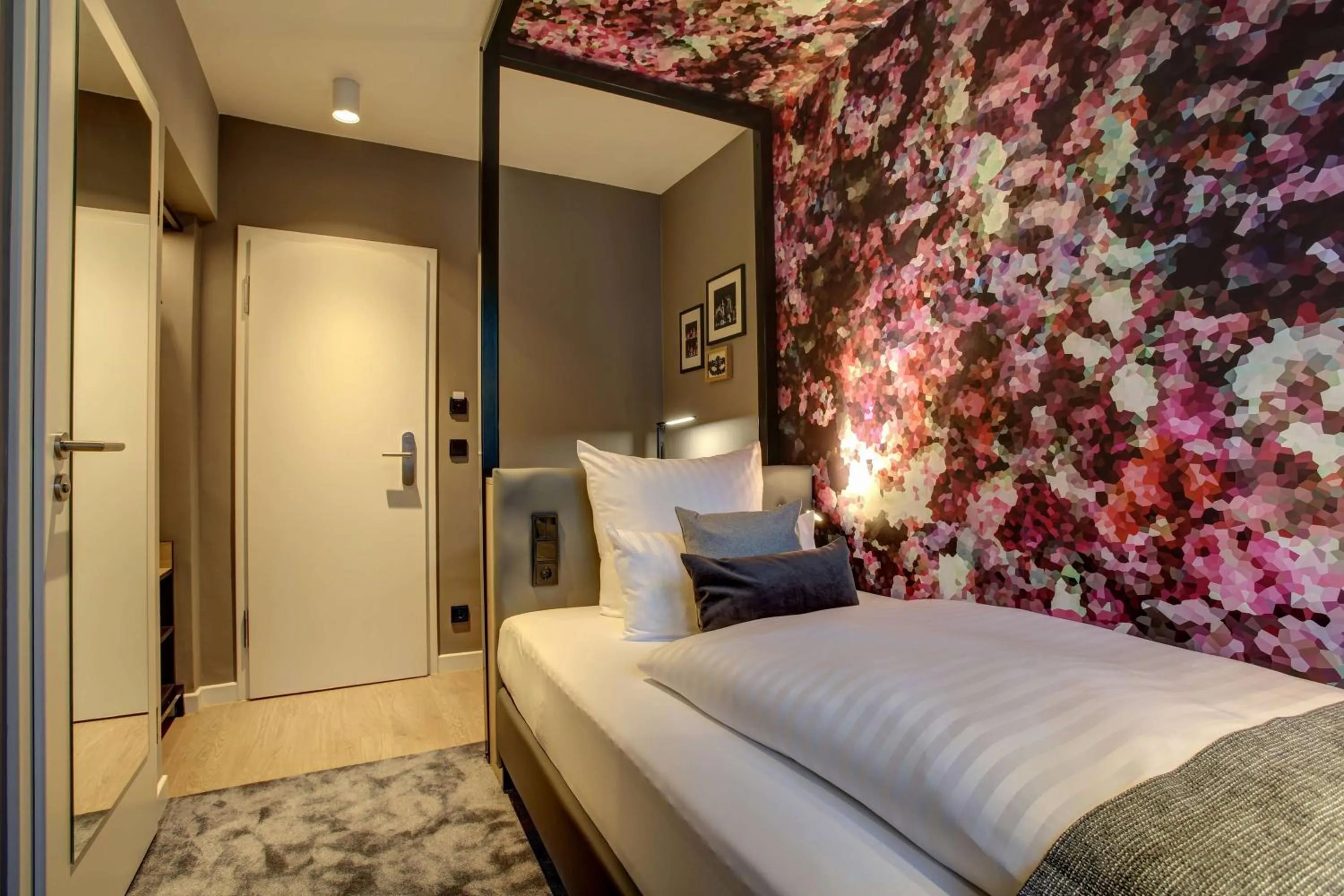 Photo of the whole room, Bed in Vienna House Easy by Wyndham Hamburg City