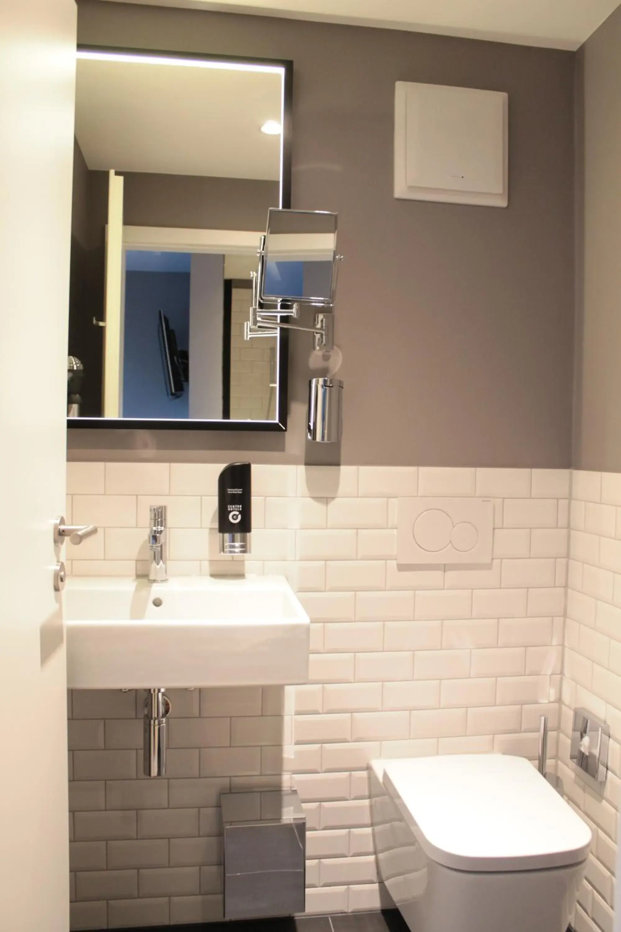 Economy Twin Room in Vienna House Easy by Wyndham Hamburg Hauptbahnhof Economy Twin Room in Vienna House Easy by Wyndham Hamburg Hauptbahnhof