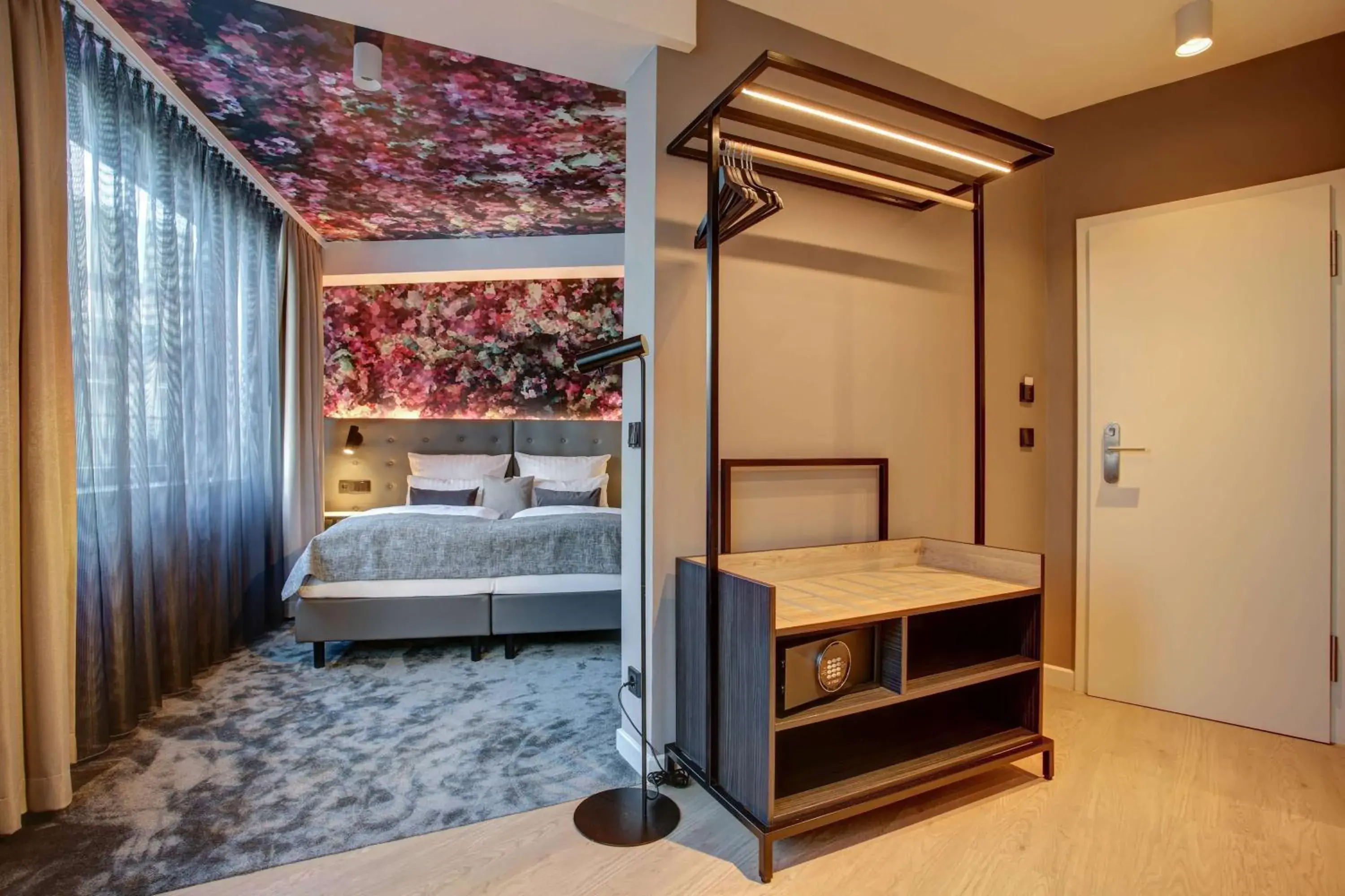 Photo of the whole room, Bed in Vienna House Easy by Wyndham Hamburg City Photo of the whole room, Bed in Vienna House Easy by Wyndham Hamburg City