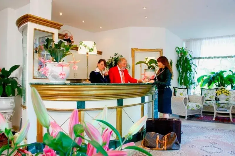 Restaurant/places to eat in Seibel's Park Hotel Restaurant/places to eat in Seibel's Park Hotel