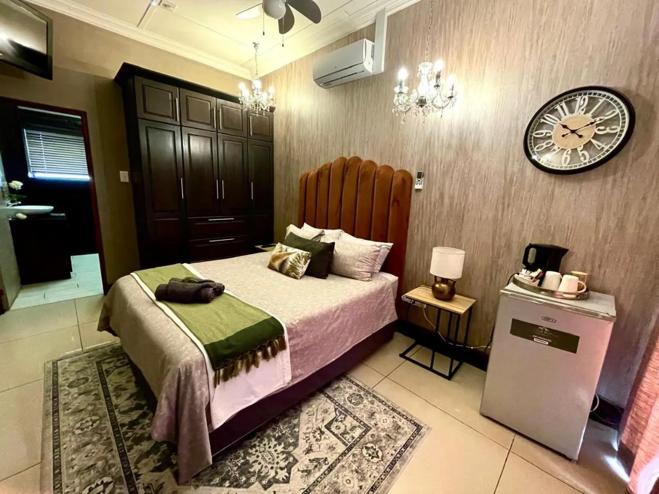 Bed in Potch Manor Guest House