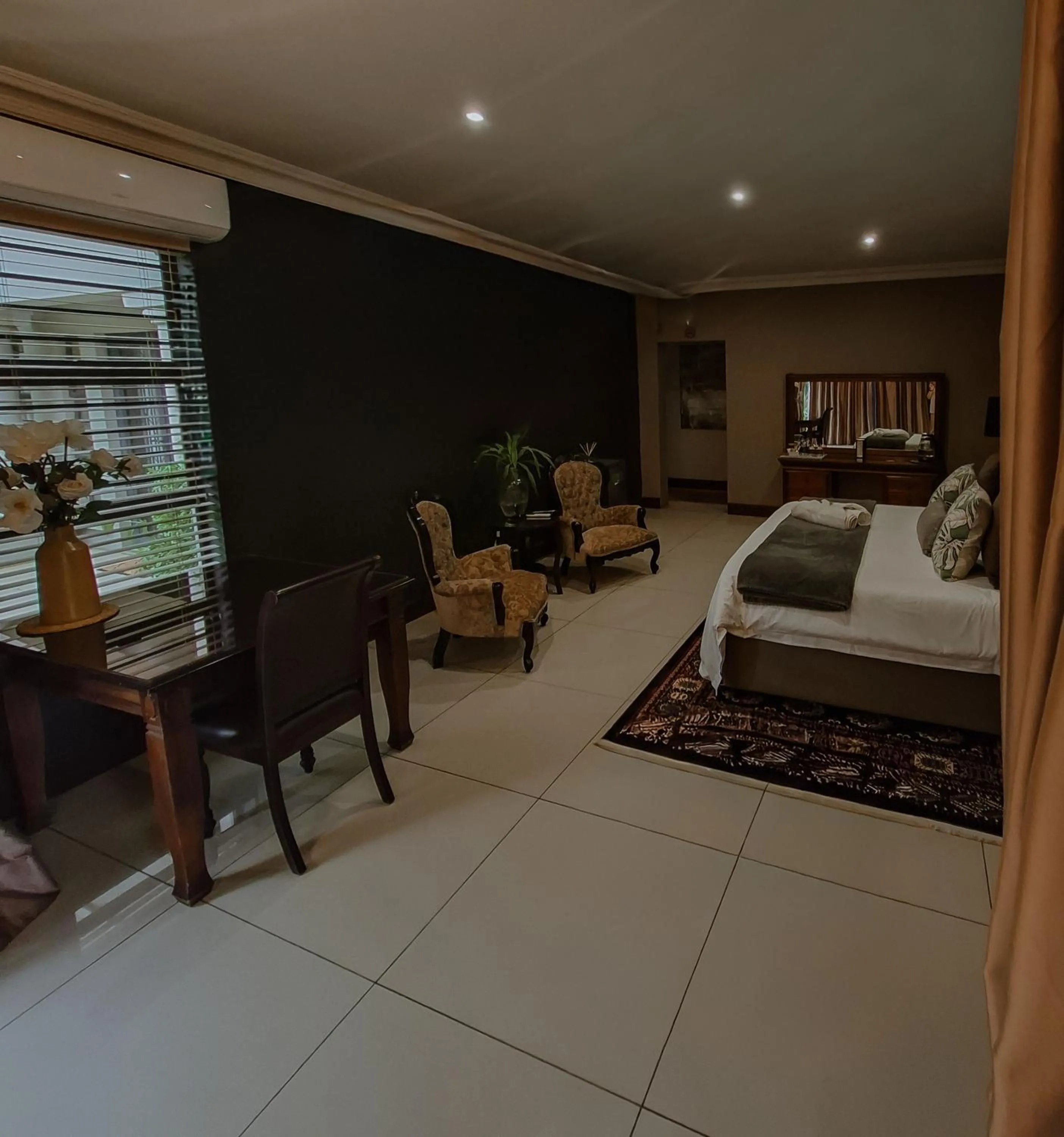 Photo of the whole room, Bed in Potch Manor Guest House