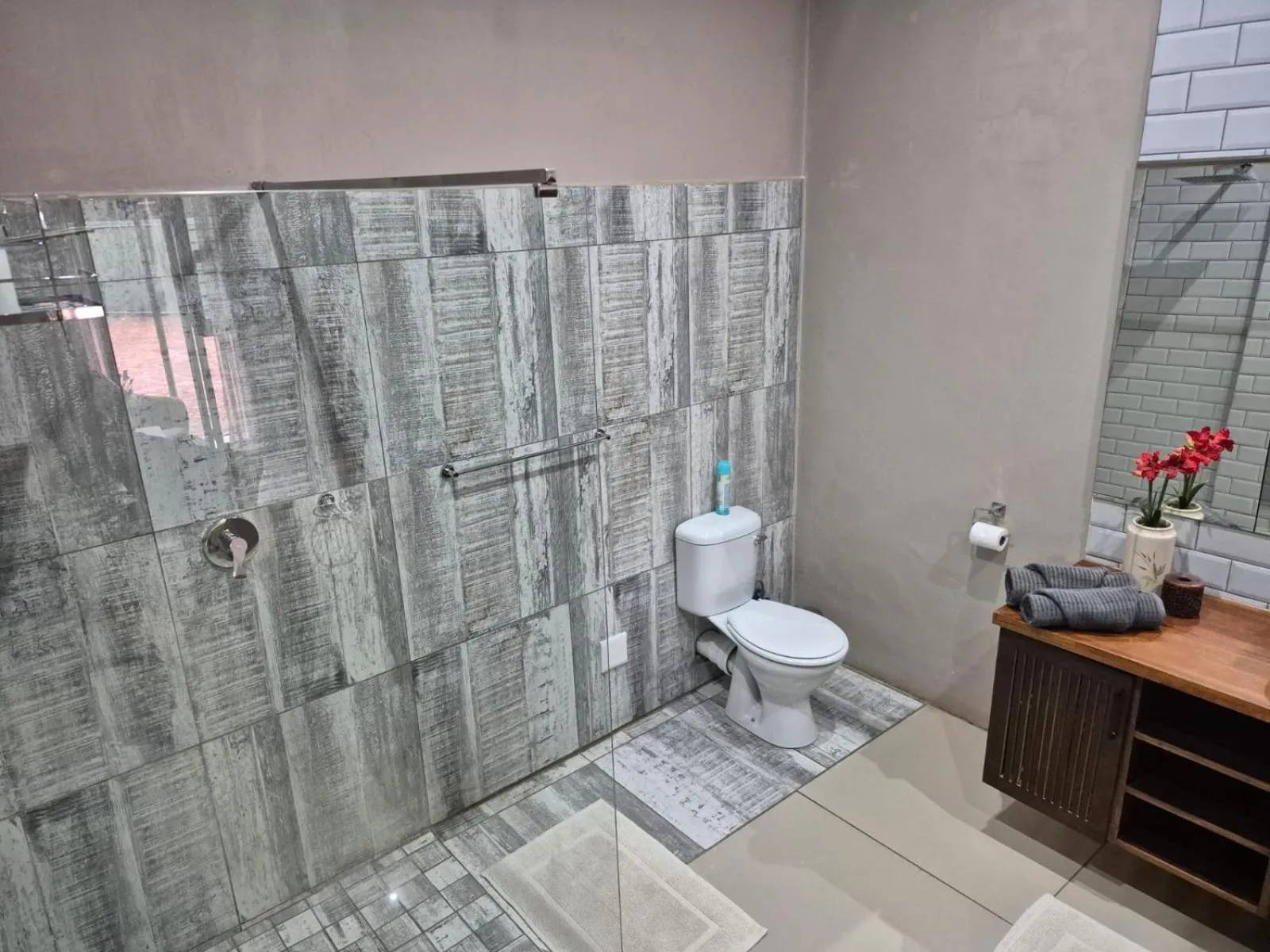 Bathroom in Potch Manor Guest House