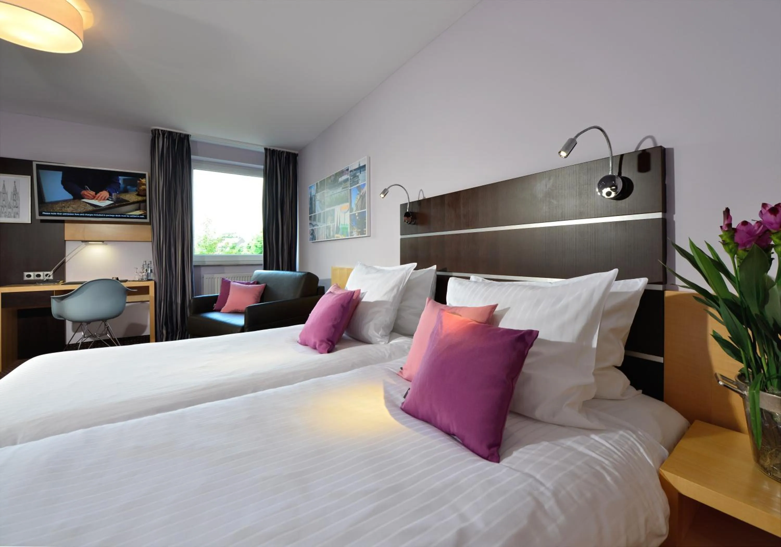 Photo of the whole room, Bed in Hotel Uhu Garni - Superior