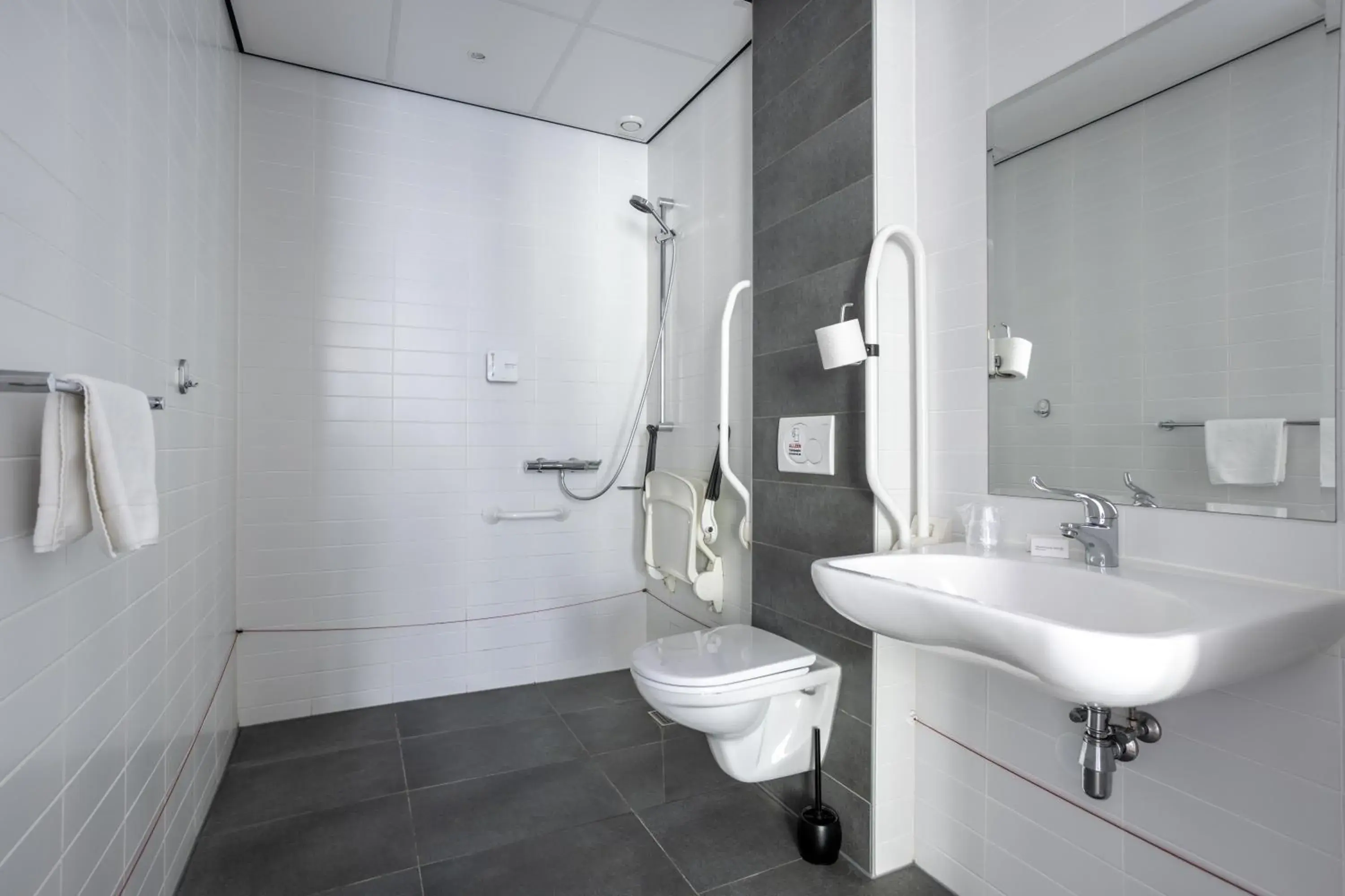 Double Room - Disability Access in Hotel Hulsman Double Room - Disability Access in Hotel Hulsman