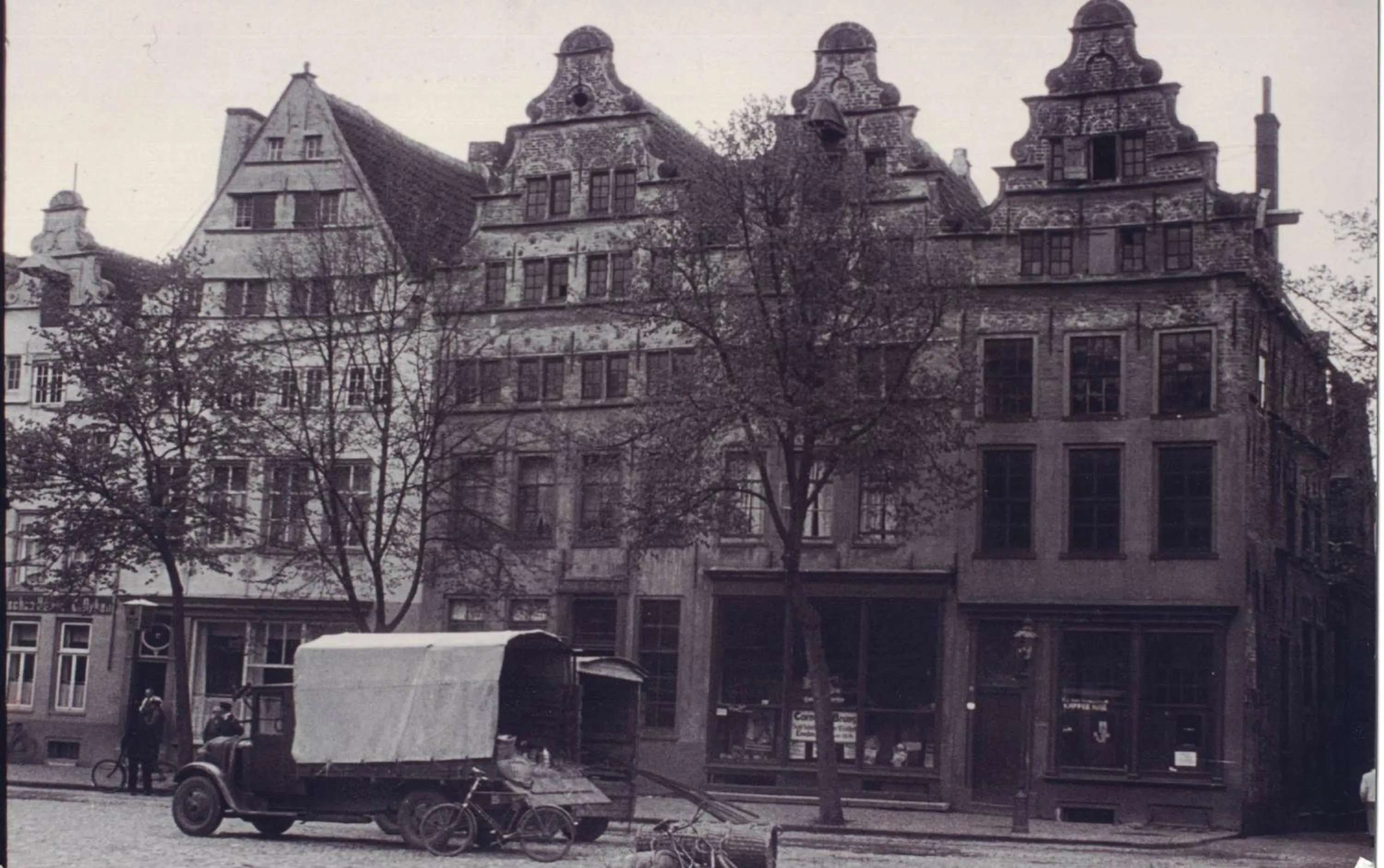 Property building in Hotel DH -Deutsches Haus-