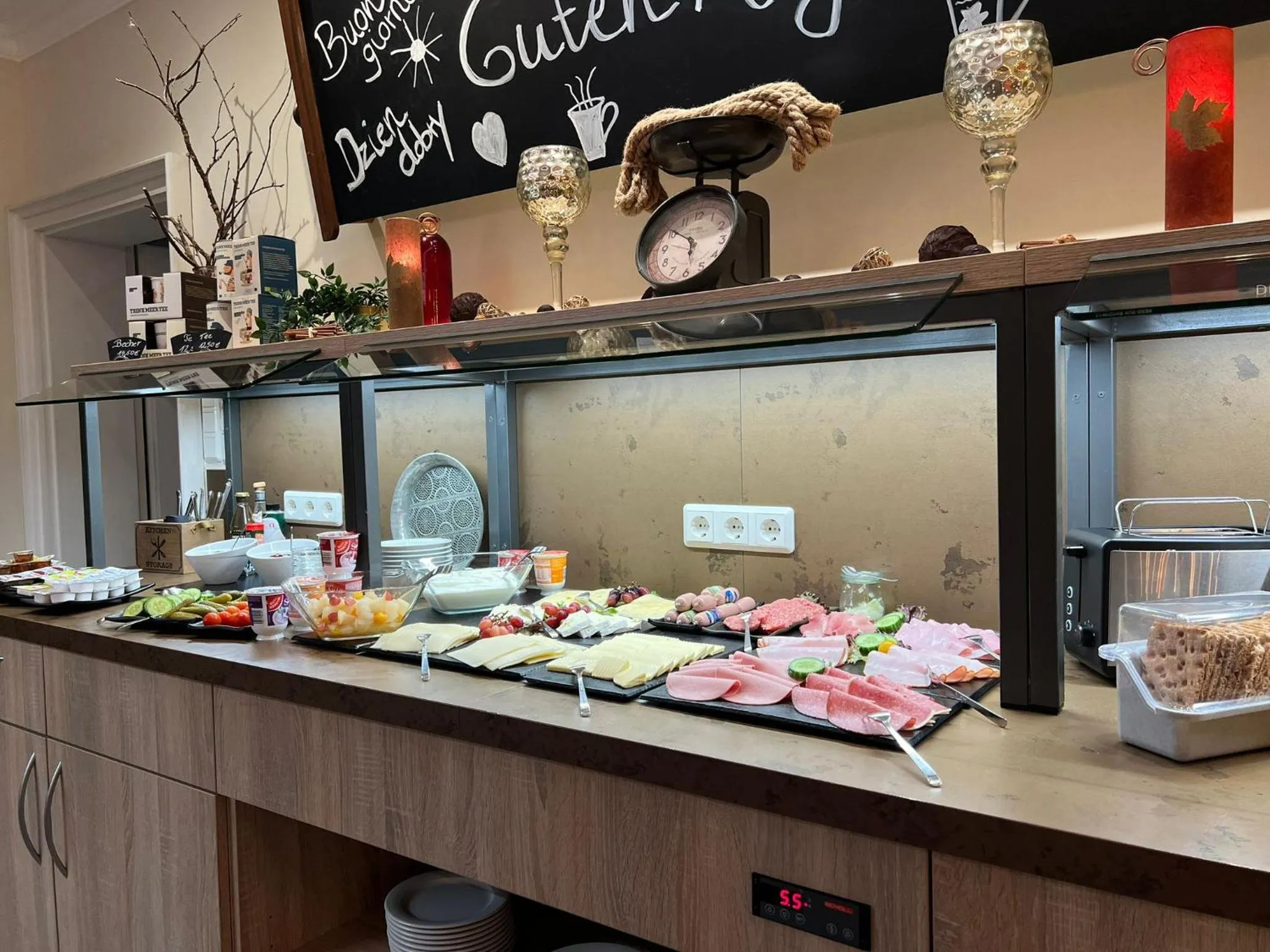 Breakfast in Hotel DH -Deutsches Haus-