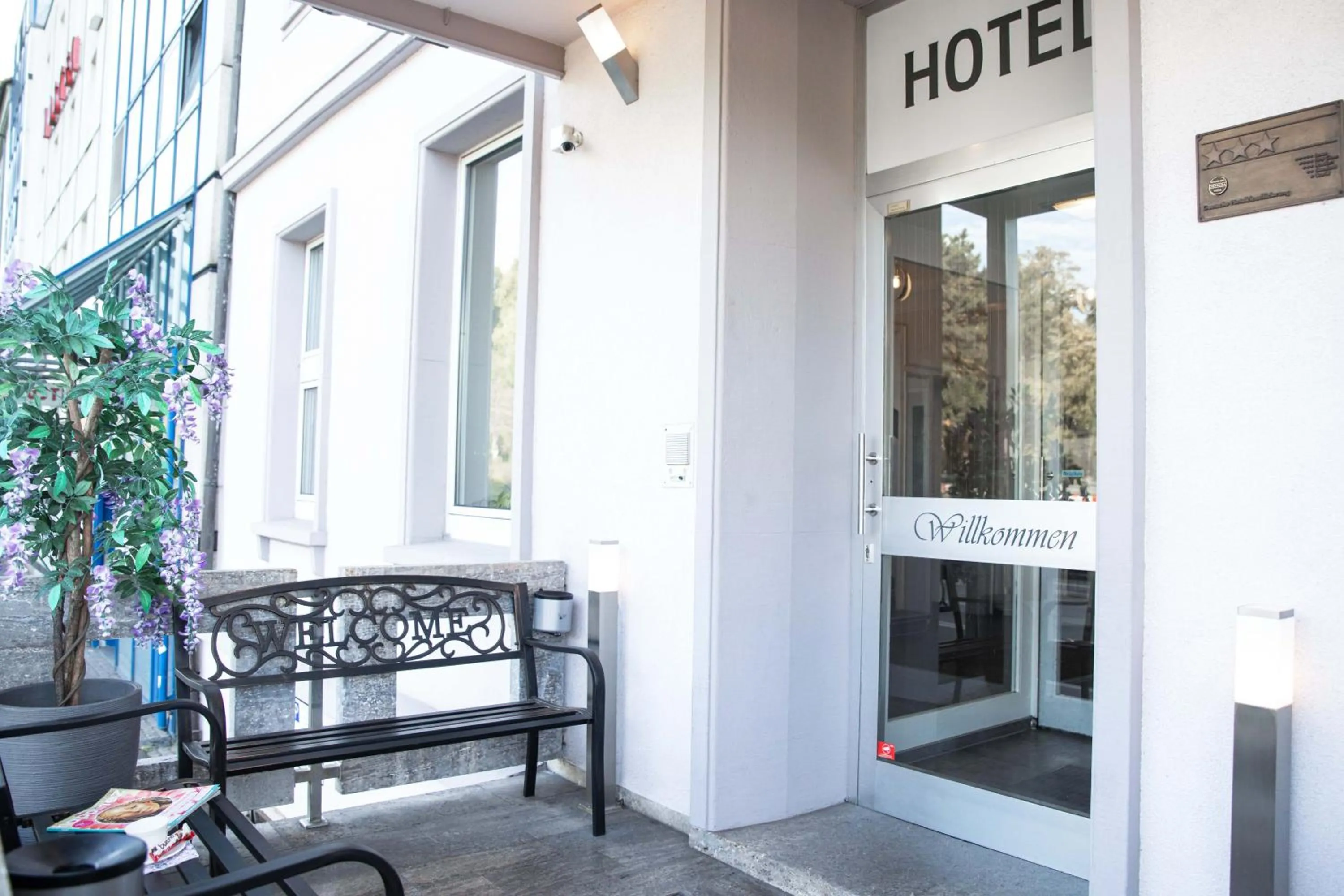 Property building in Hotel Regina