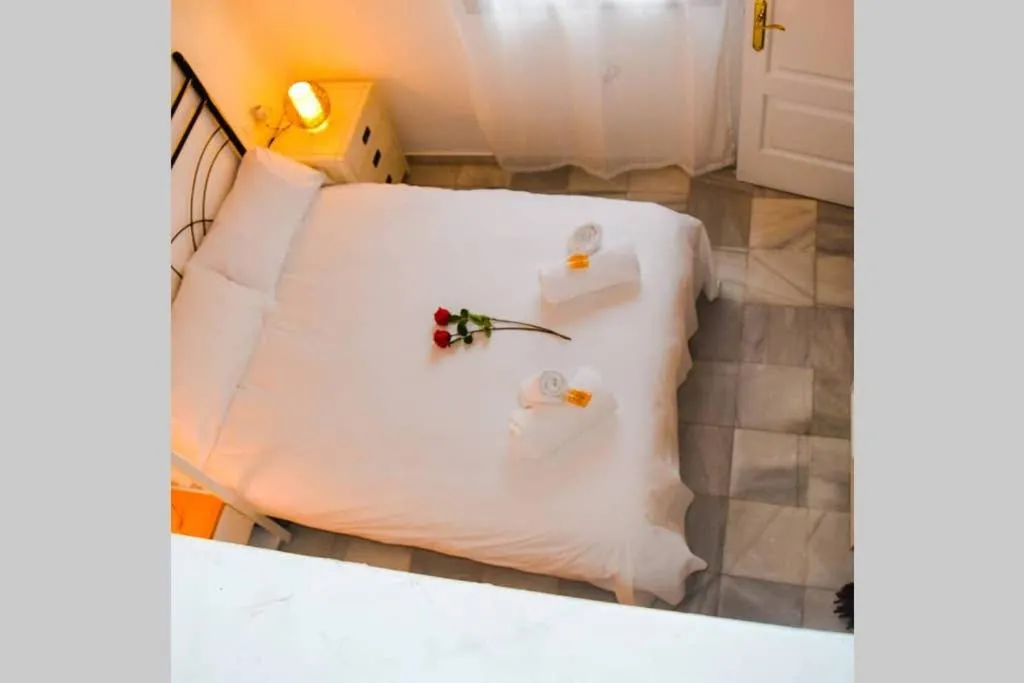 Bed in Ático céntrico plaza Moravia ,San Julian.