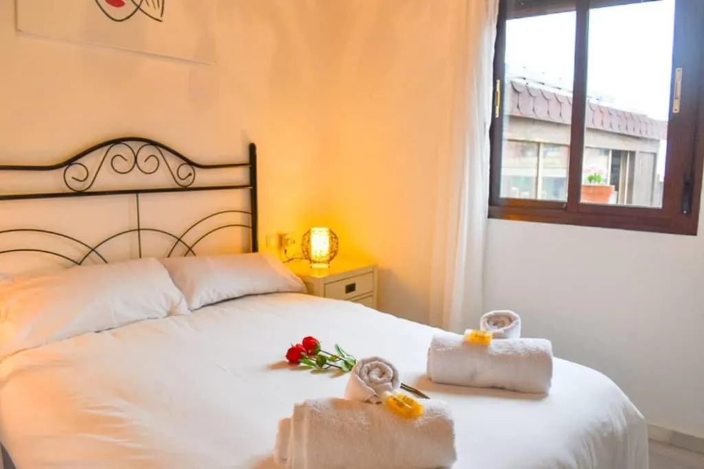 Bedroom, Bed in Ático céntrico plaza Moravia ,San Julian.
