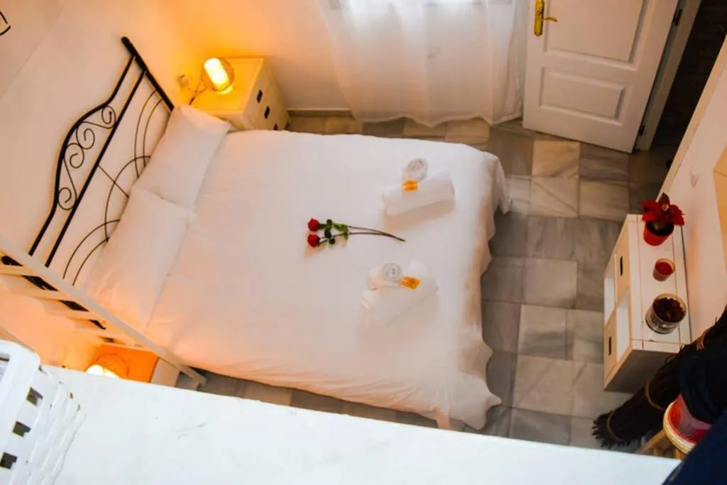 Bed in Ático céntrico plaza Moravia ,San Julian.