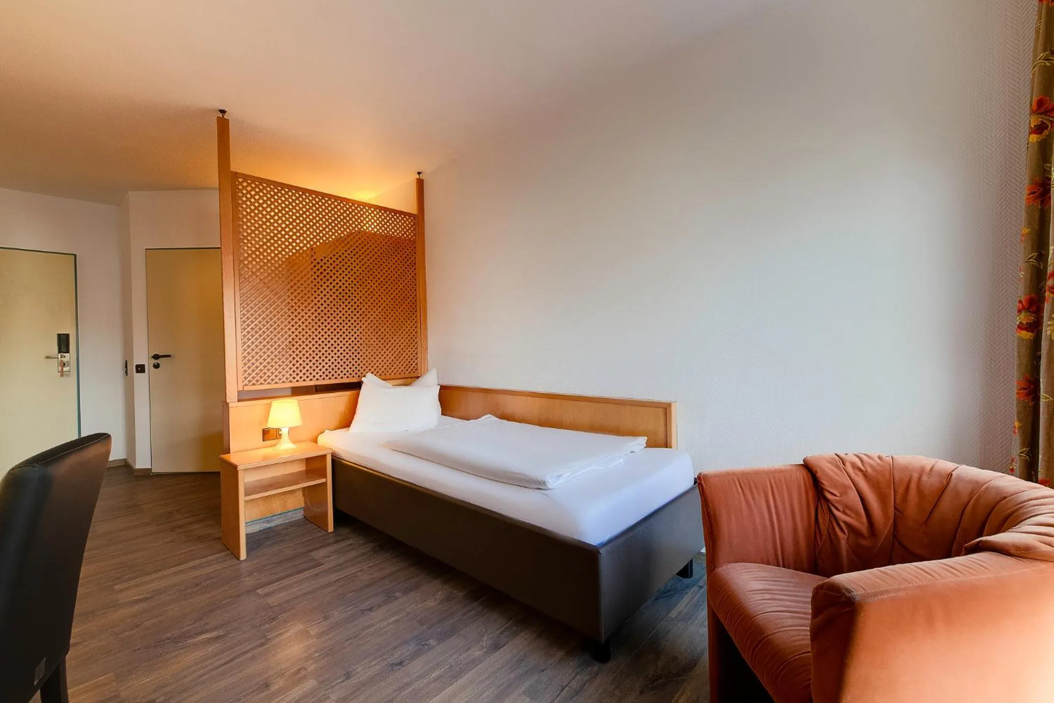 Photo of the whole room, Bed in Ambiente Langenhagen Hannover by Tulip Inn