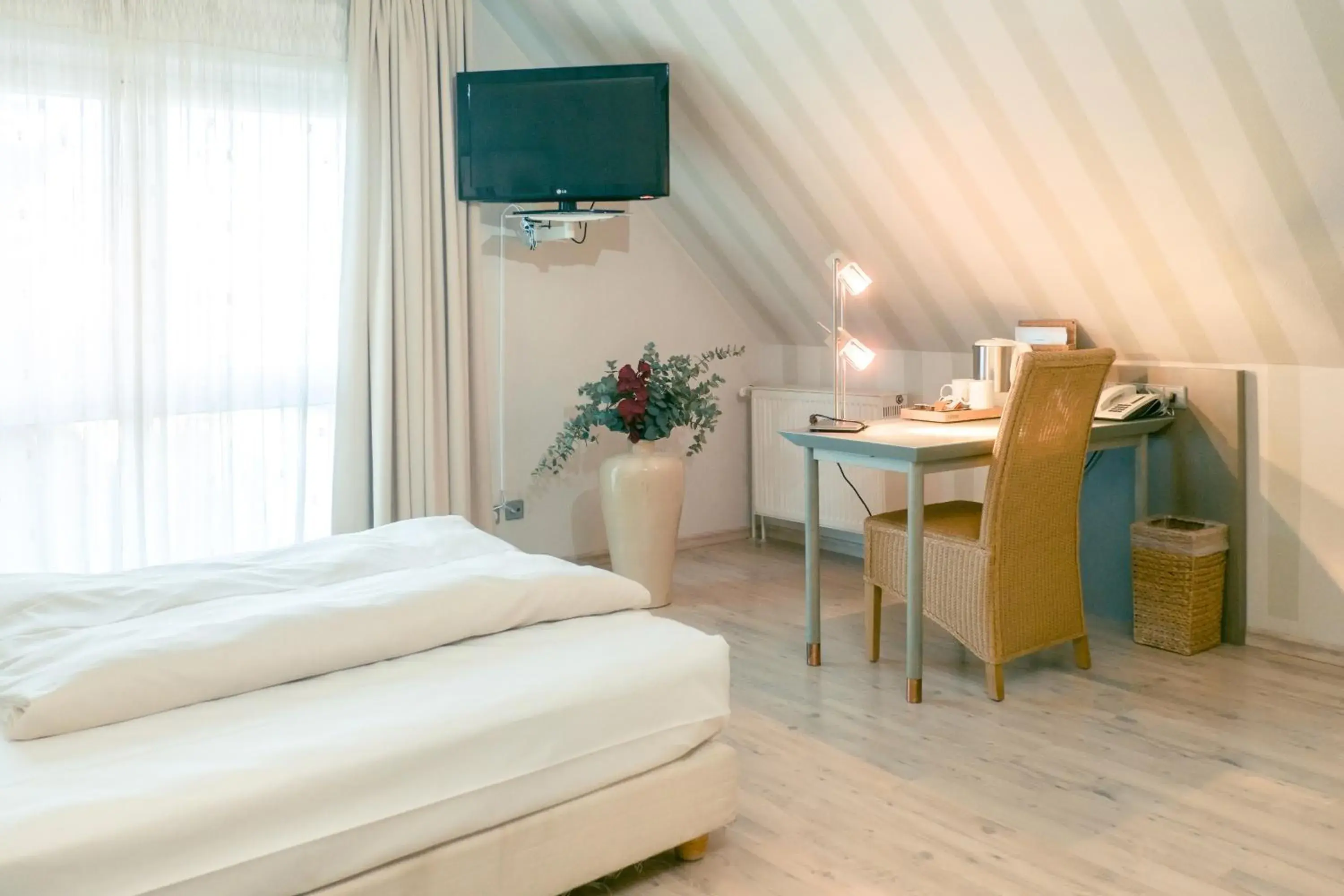 Photo of the whole room, Bed in Ambiente Langenhagen Hannover by Tulip Inn Photo of the whole room, Bed in Ambiente Langenhagen Hannover by Tulip Inn